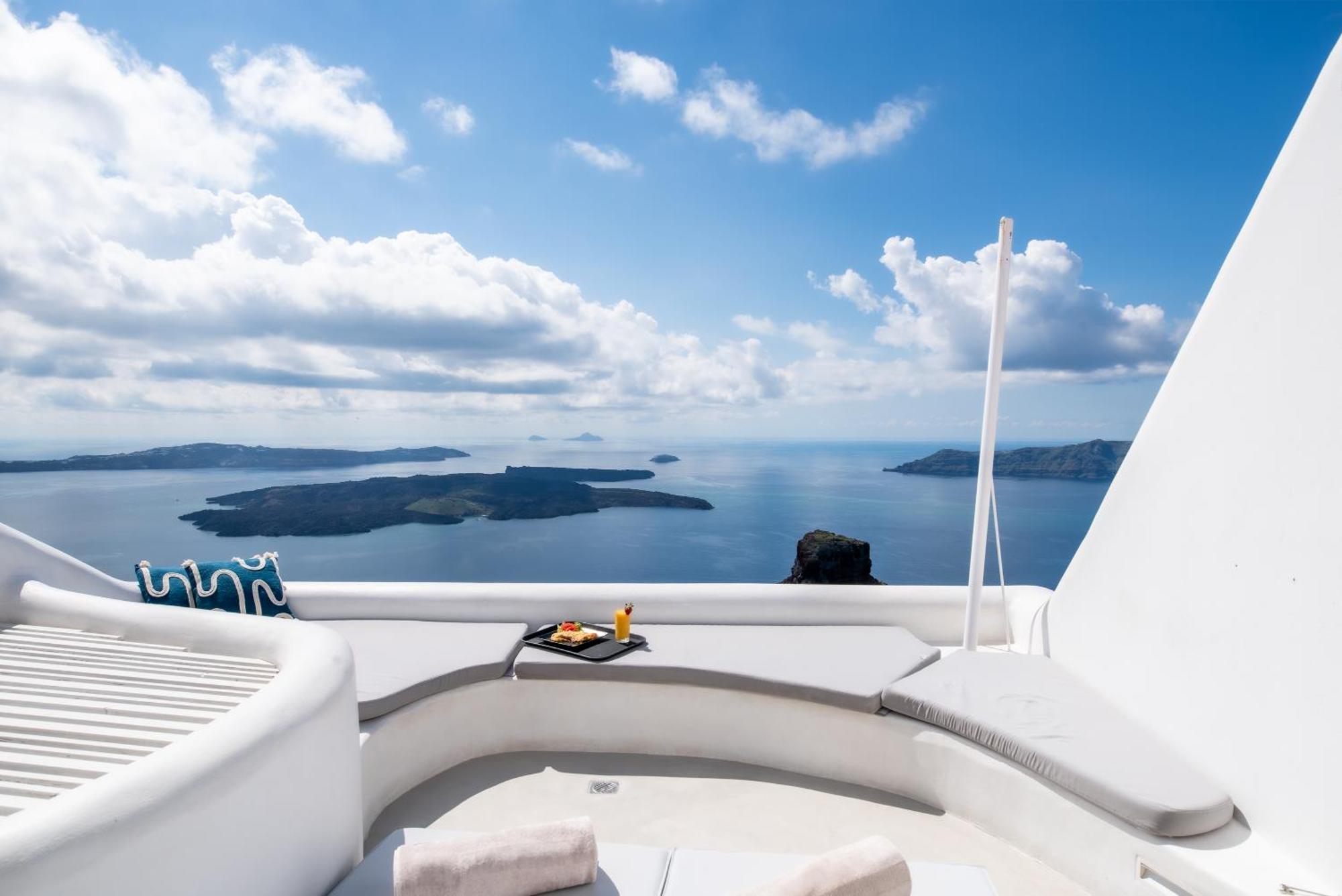 Heavens Edge Imerovigli (Santorini)
