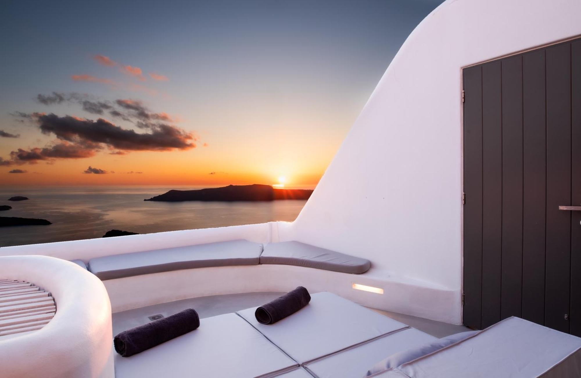 Heavens Edge Hotel *