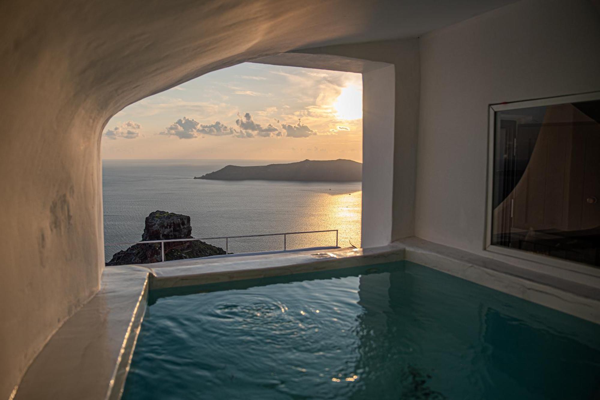 Heavens Edge Hotel