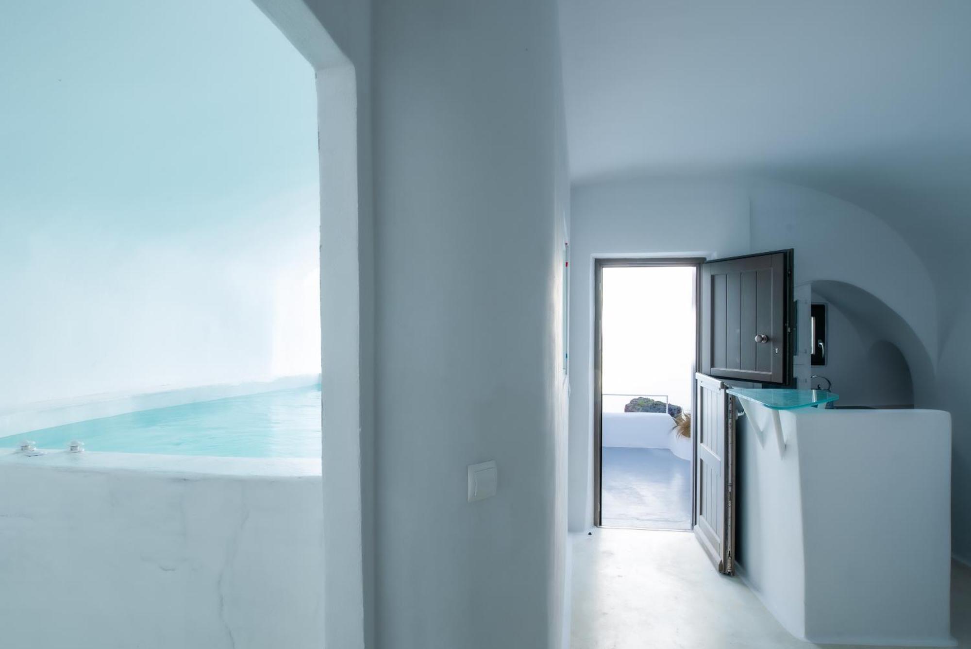 Heavens Edge Hotel Imerovigli (Santorini)