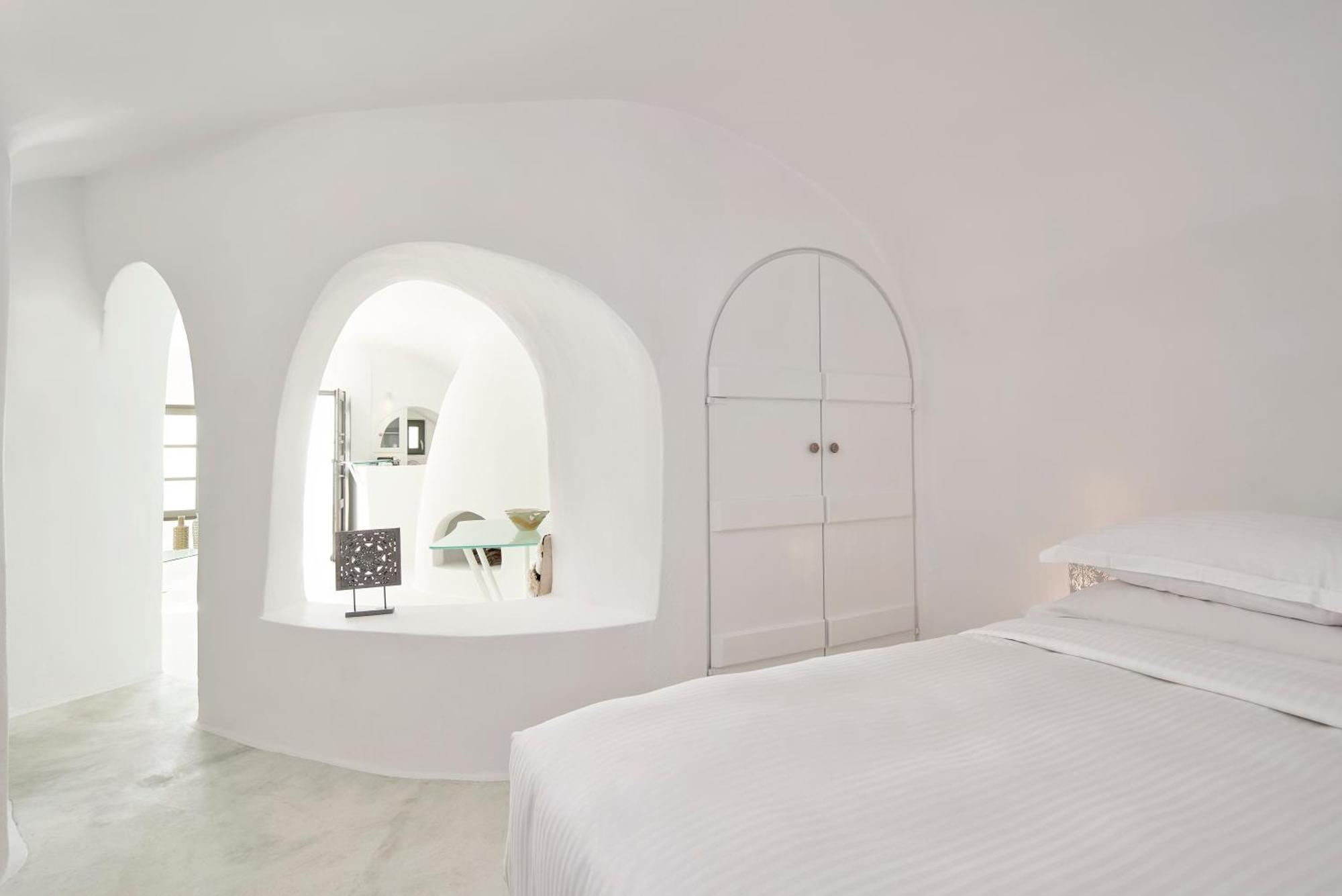 Heavens Edge Hotel Imerovigli (Santorini)