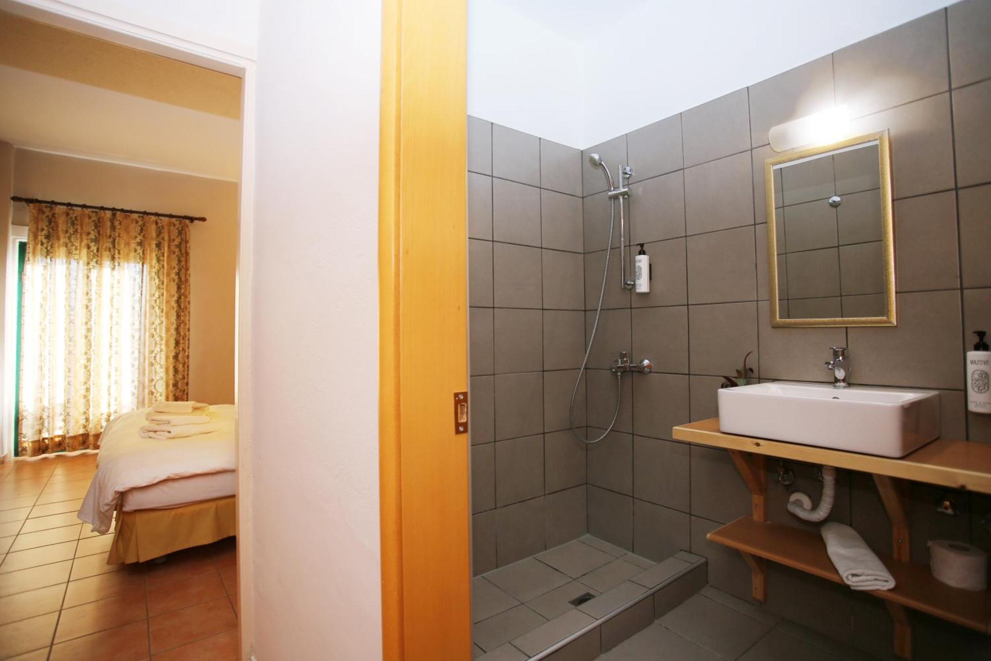 Lecadin Hotel