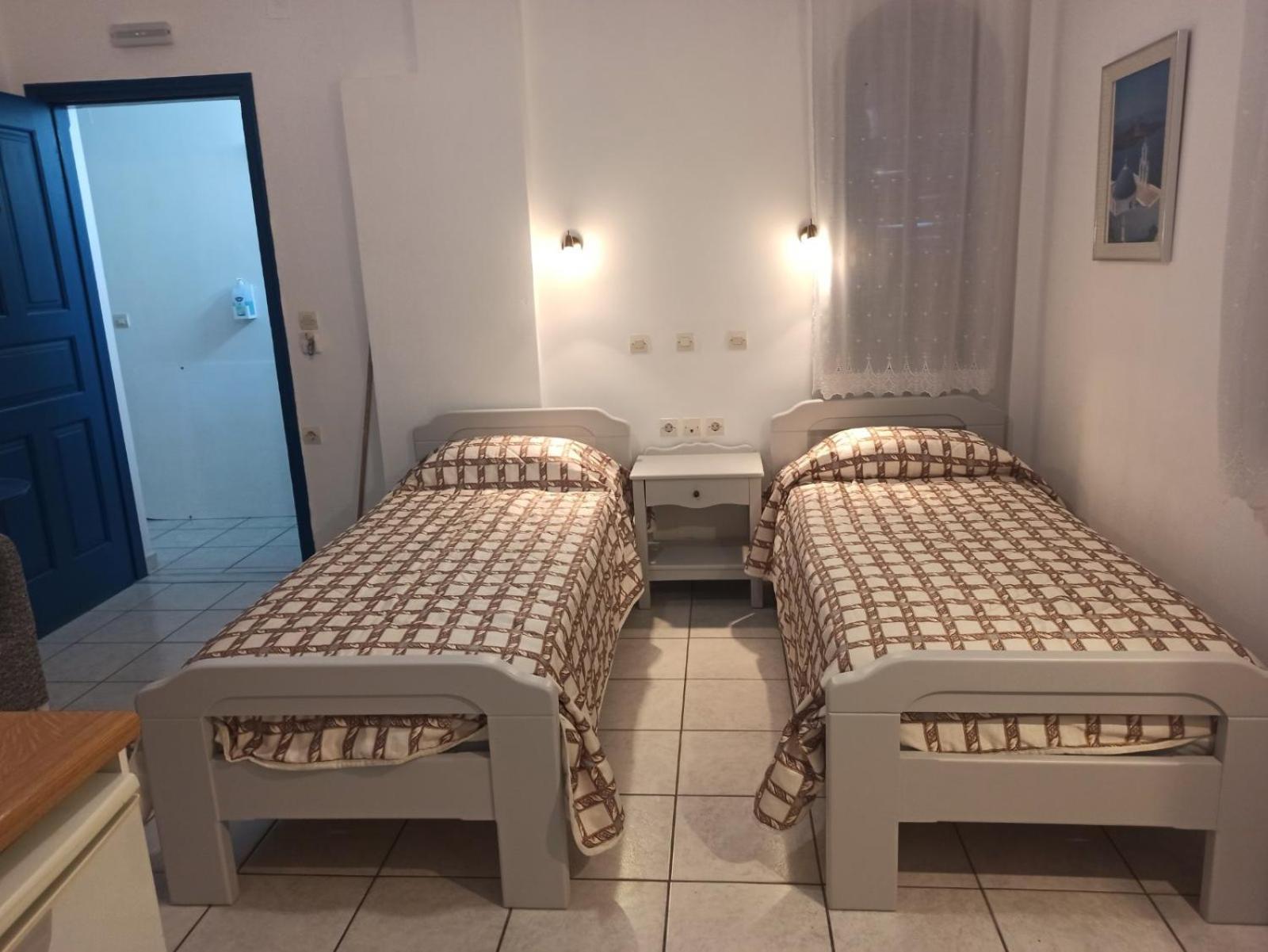Ancient Thera Aparthotel Perissa (Santorini)