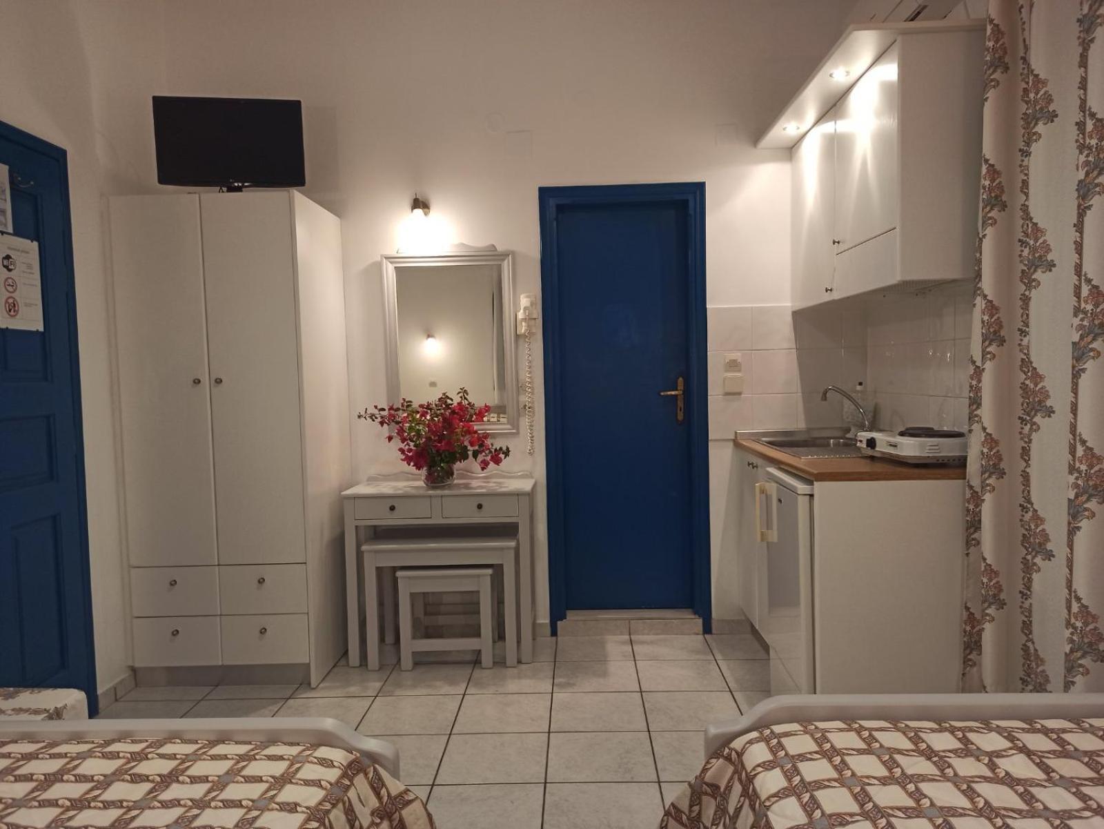 Ancient Thera 2* Perissa (Santorini)