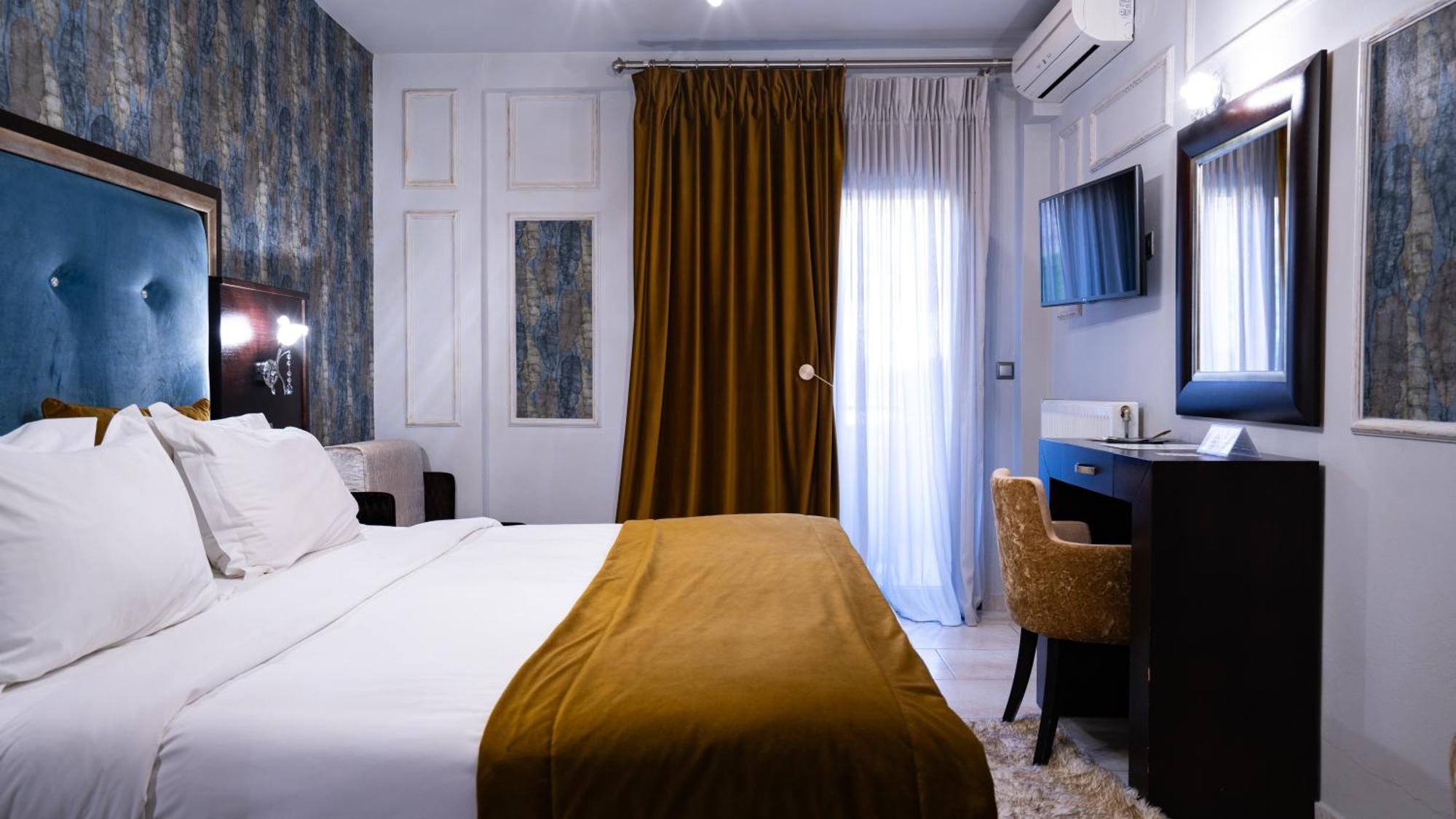 Eliton & Hotel