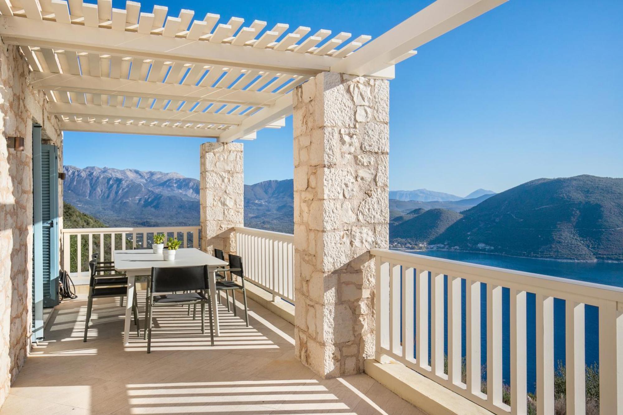 Urania Luxury Villa *