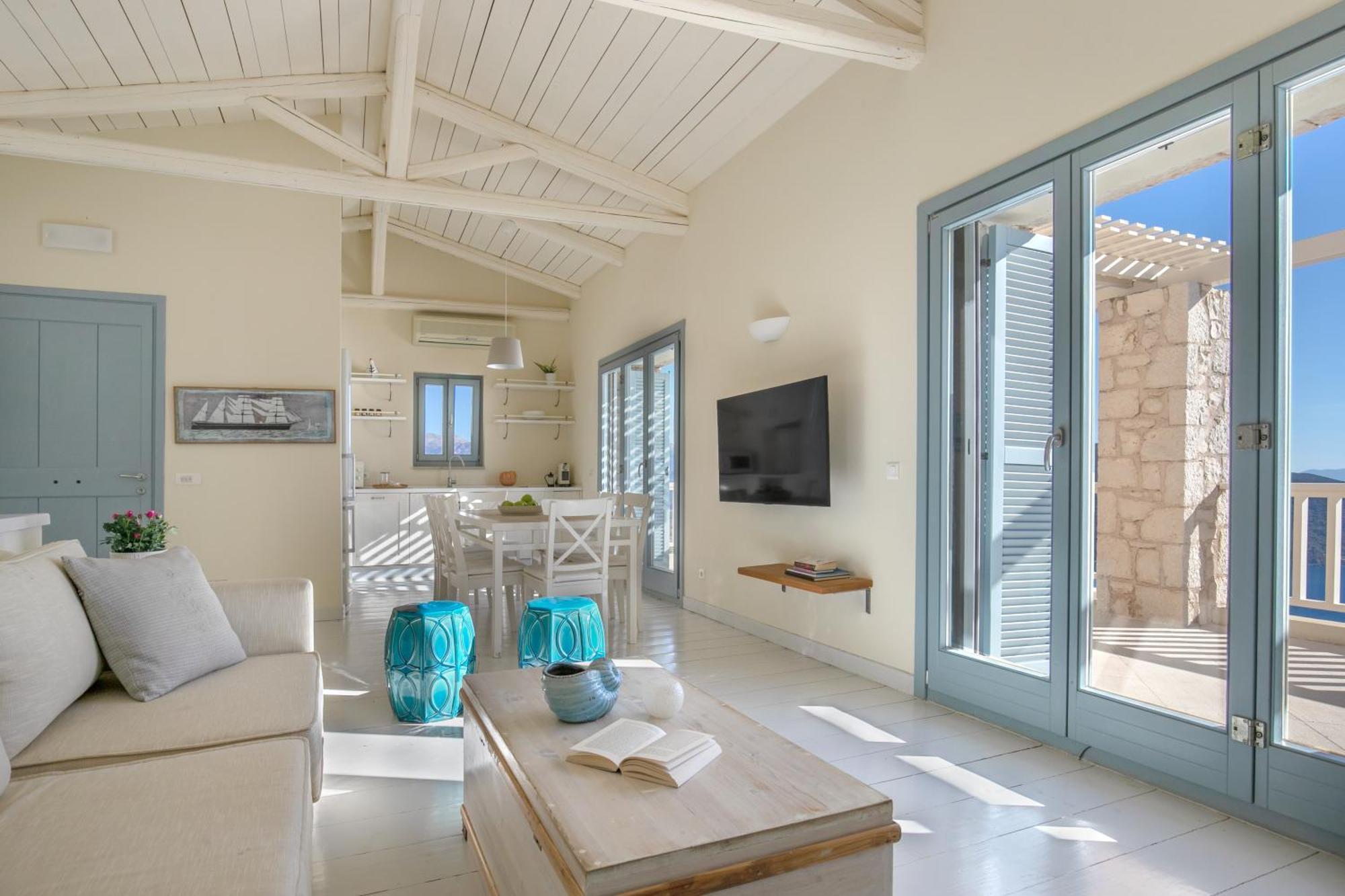 Urania Luxury Villa *