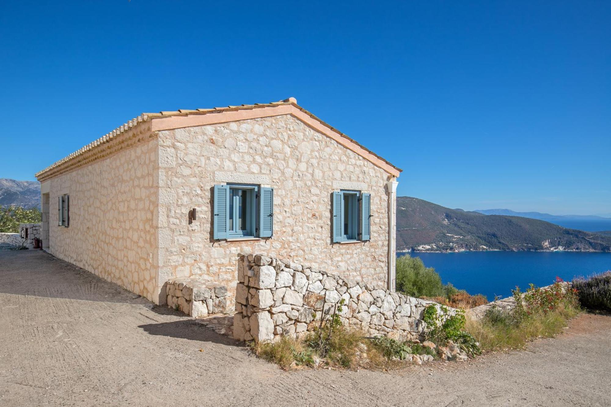 Urania Luxury