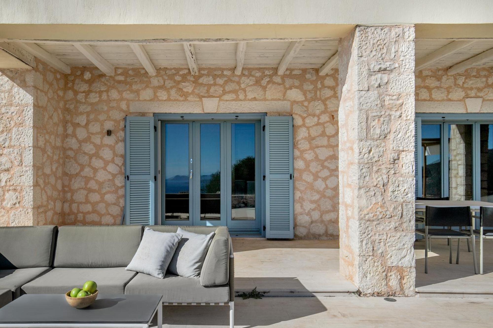Urania Luxury *