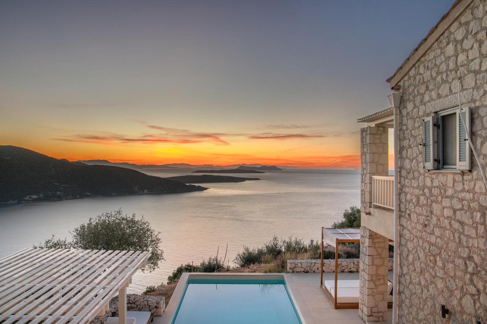 Urania Luxury