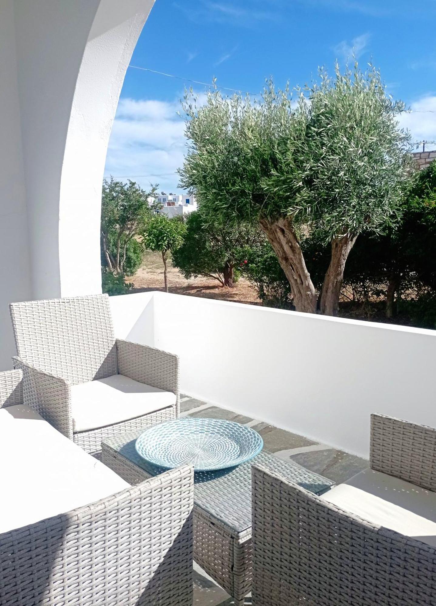 Apanema Paros Naousa (Paros)