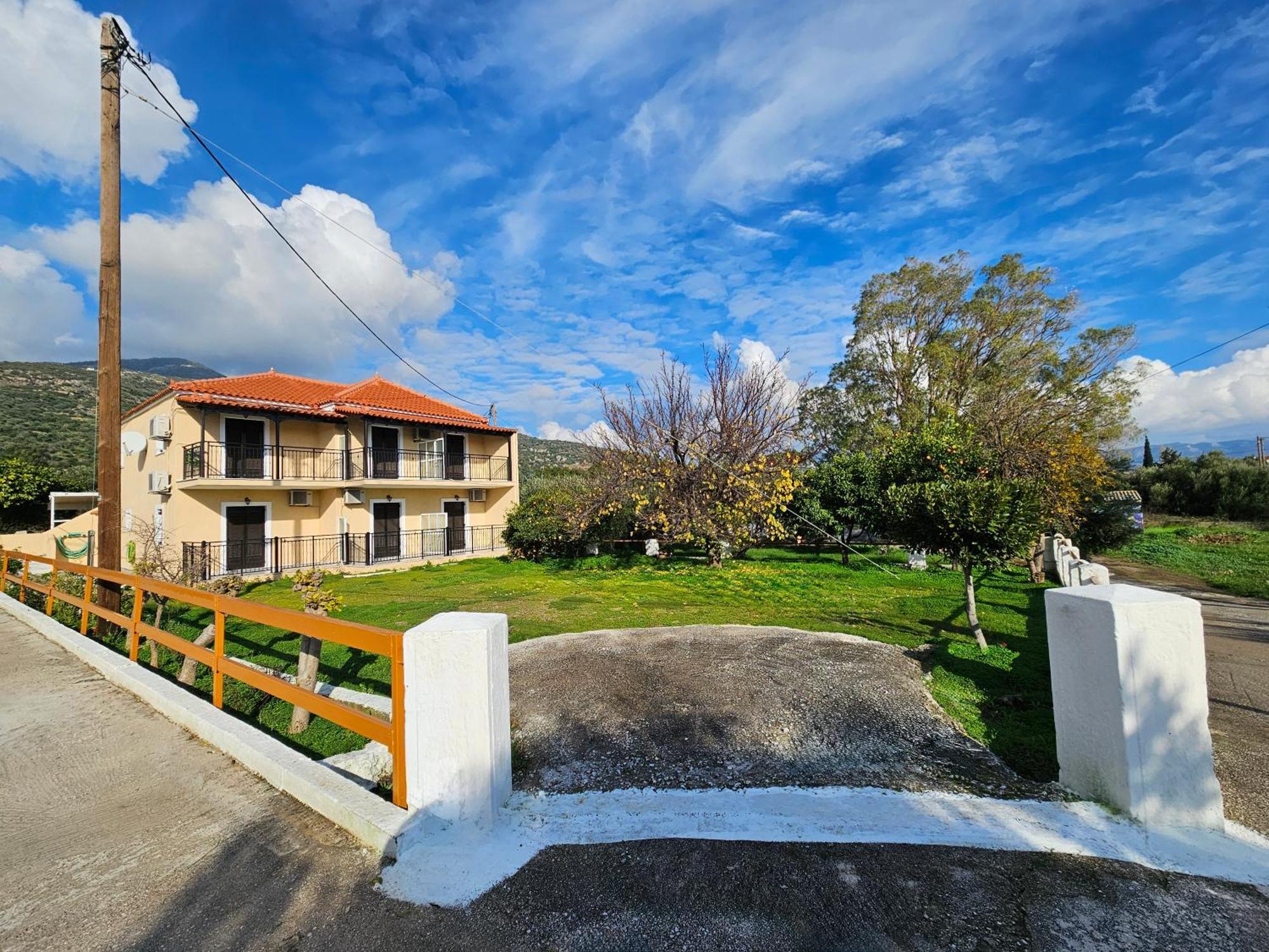 Katerina Apartment Marathokampos