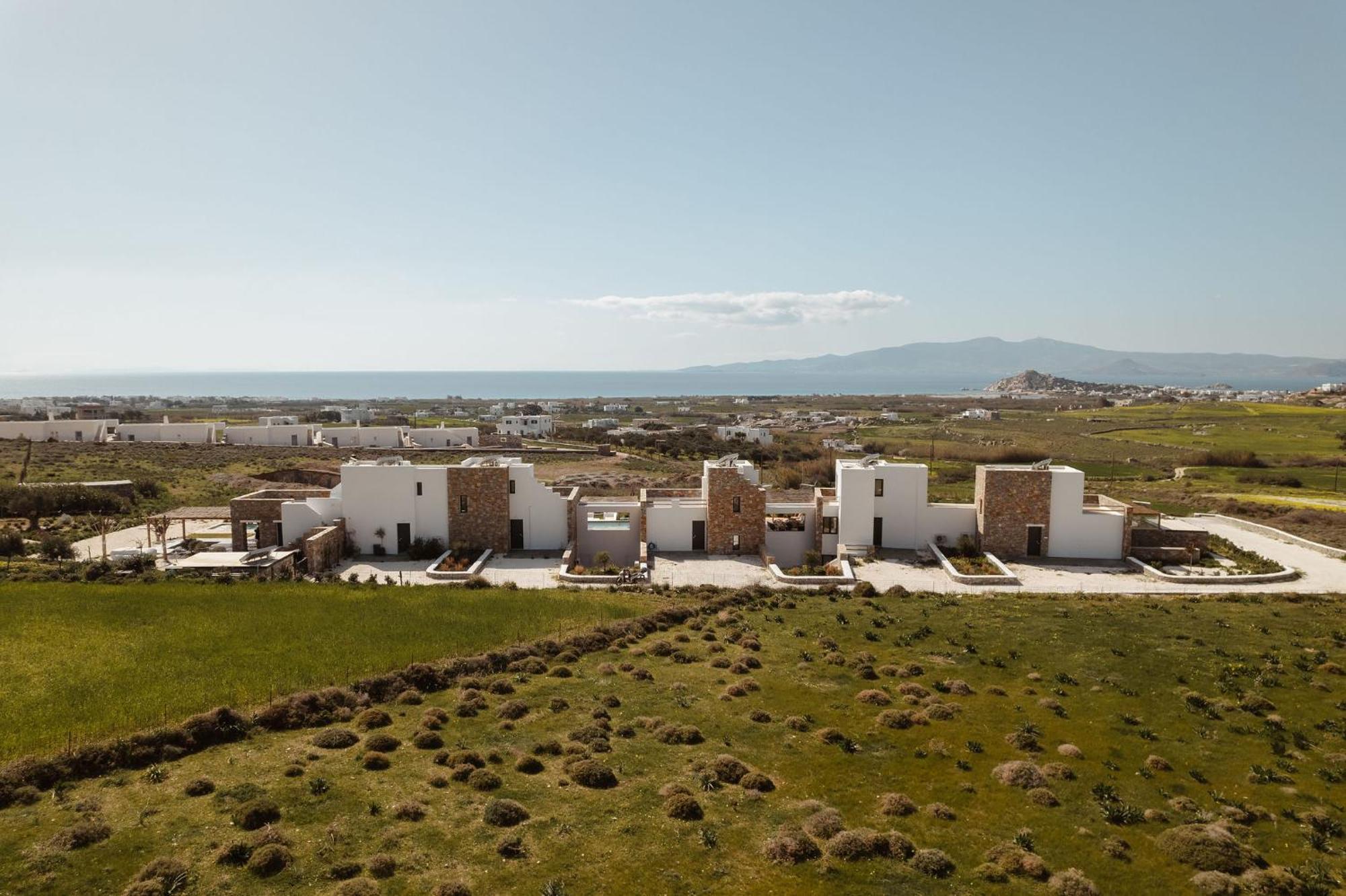 Lea Mikri Vigla * Naxos City