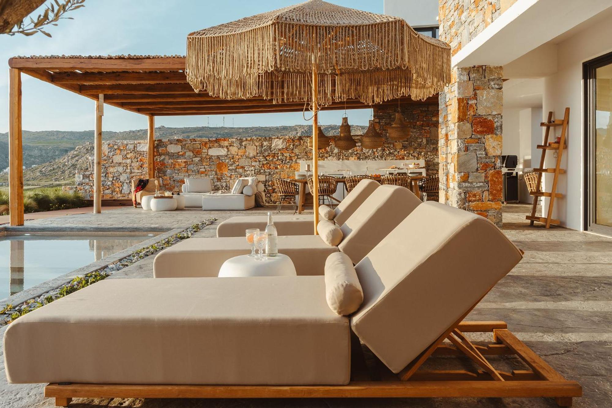 Lea Mikri Vigla Naxos City