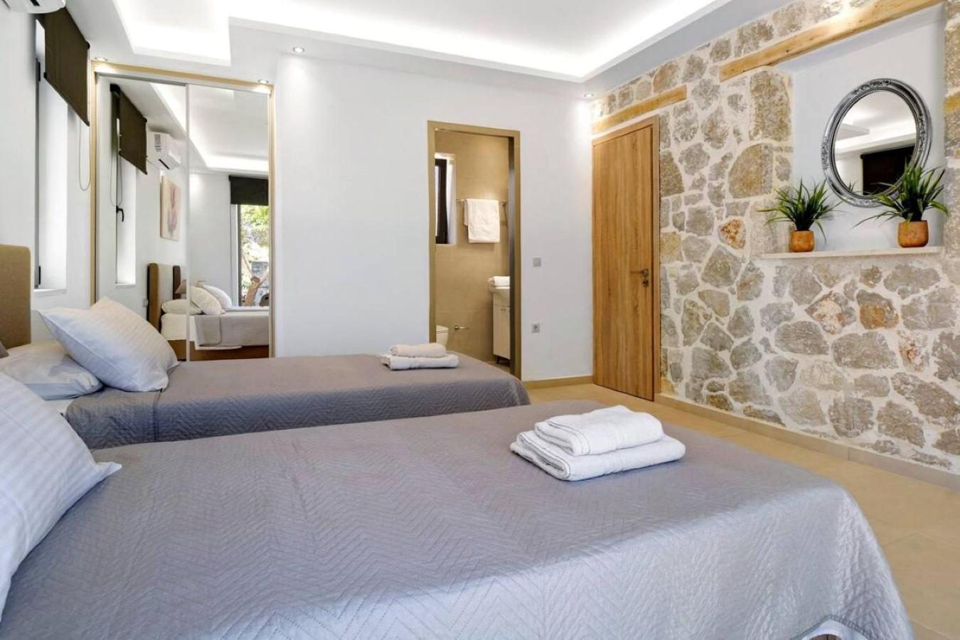 Goudis Villa *