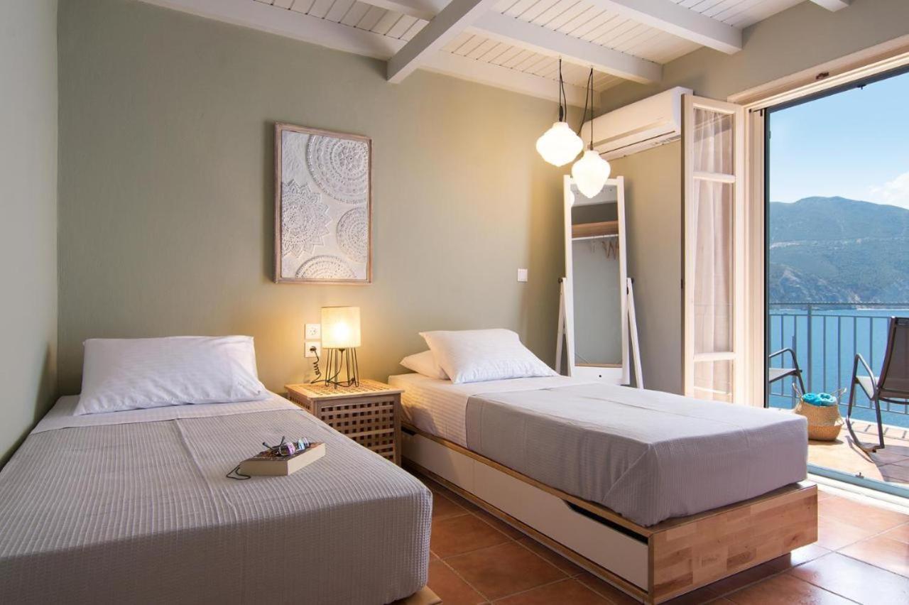 Beachfront Apartment, Center Village, 20m - Near Myrtos - Fiskardo Apartment
