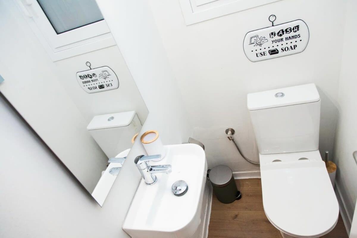 Sophisticated In Charming Kifisia Apartment Athens