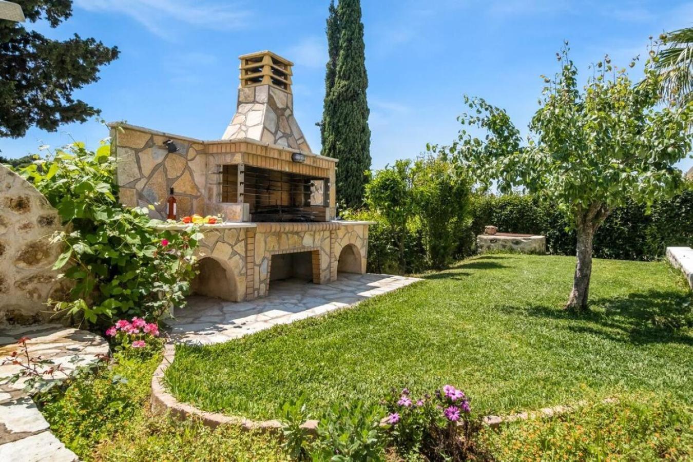 Goudis Villa *