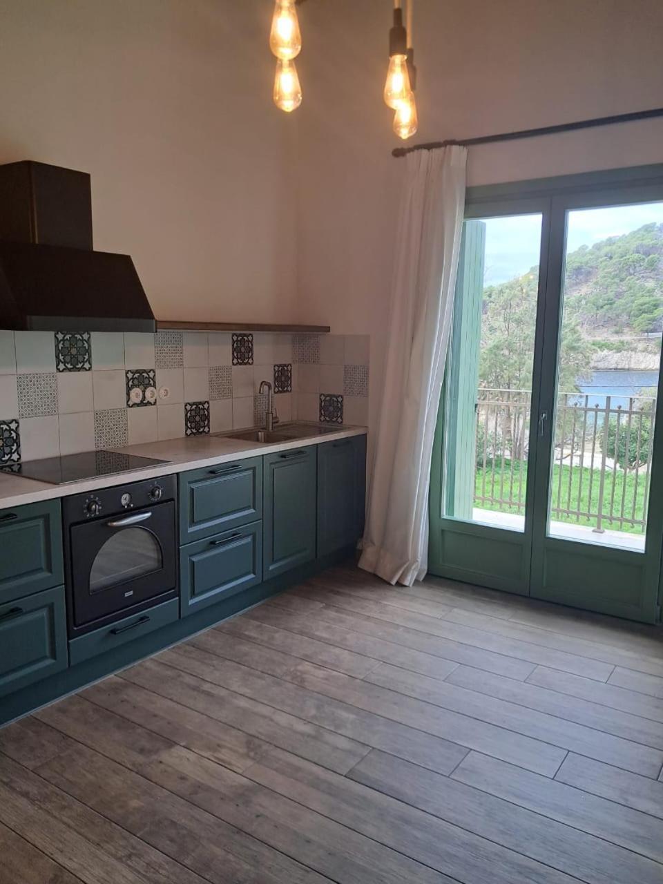 Beachfront Apartment, Center Village, 20m - Near Myrtos - Fiskardo Apartment *