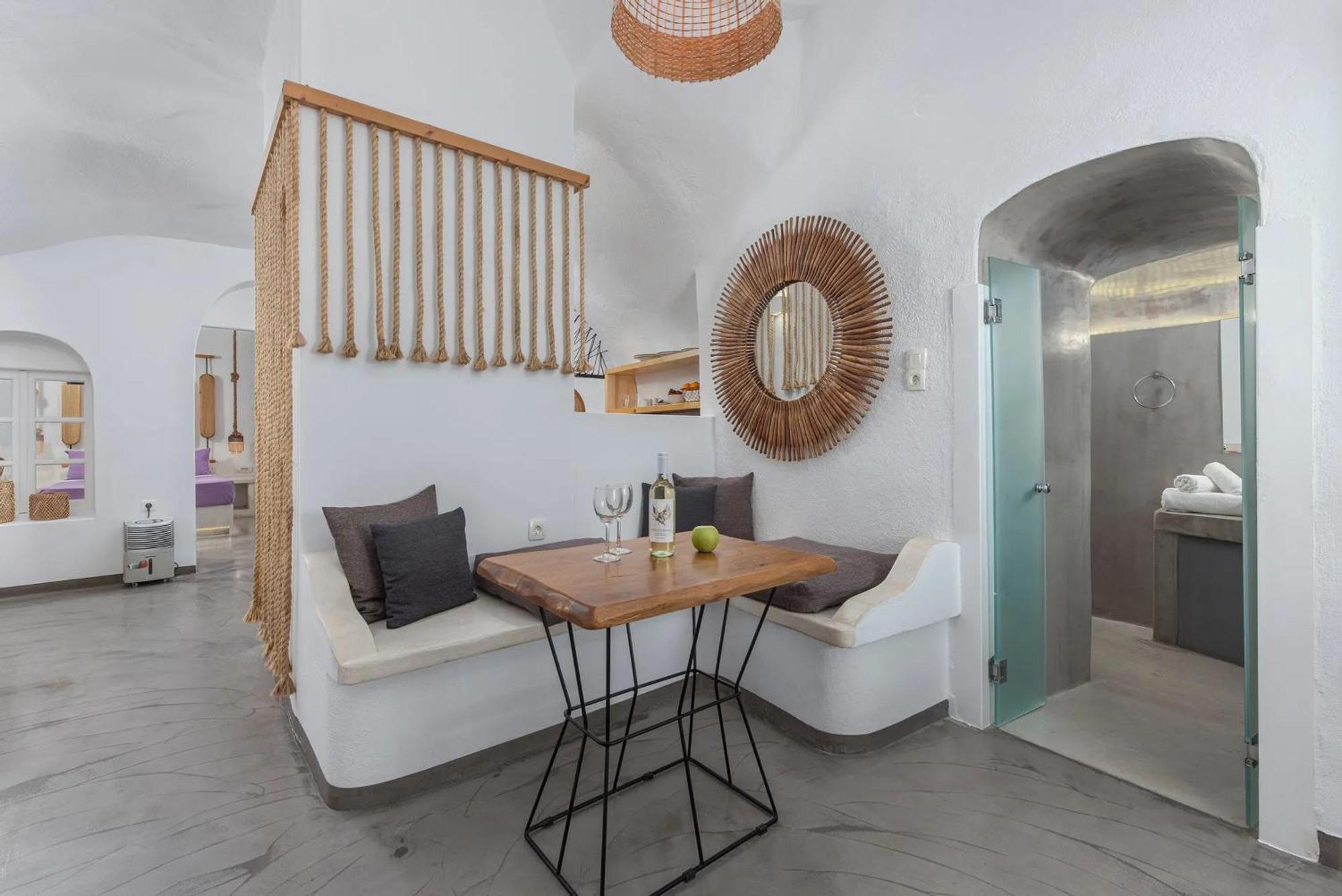 Hommage With Caldera View Hot Tub Apartment Fira (Santorini)