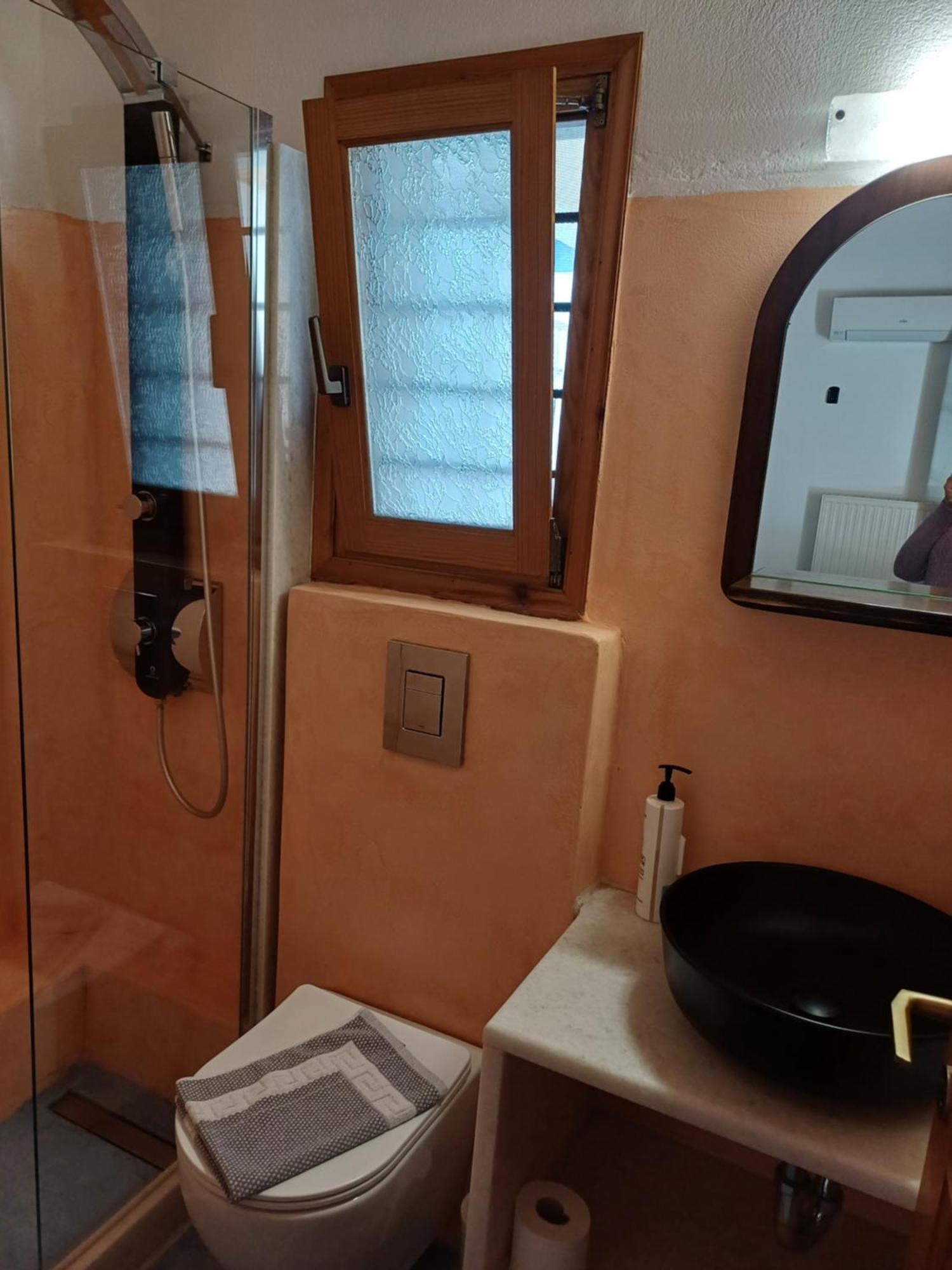 Siroco's And 3* Parikia (Paros)