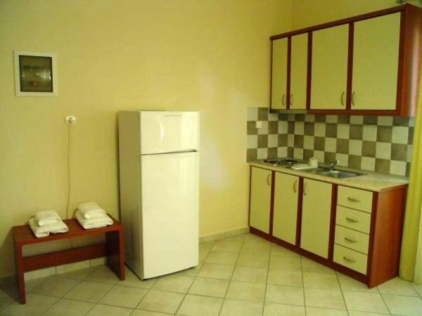 Pefki Studios Apartment