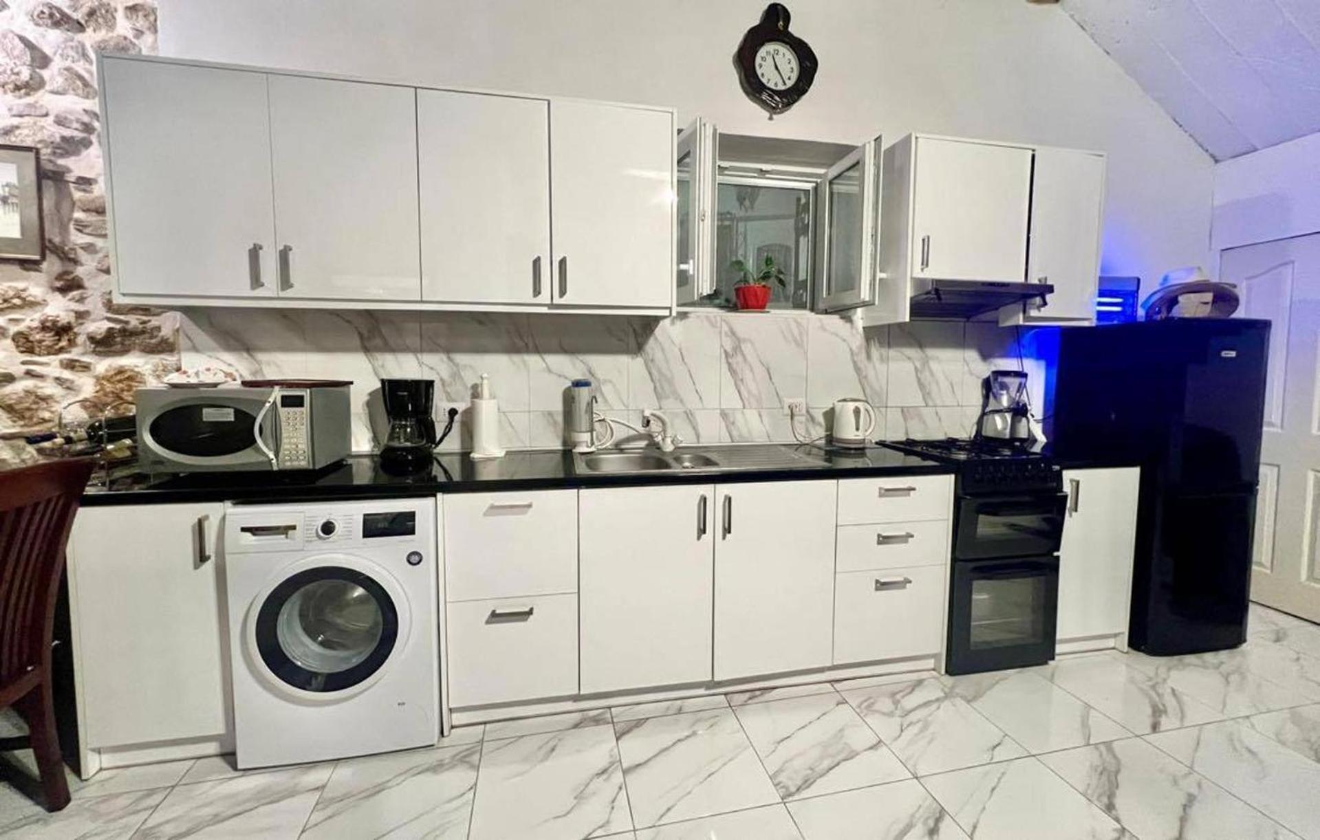 Holiday home Art House Pagoi Sleeps 6 Parking 5 Min To *