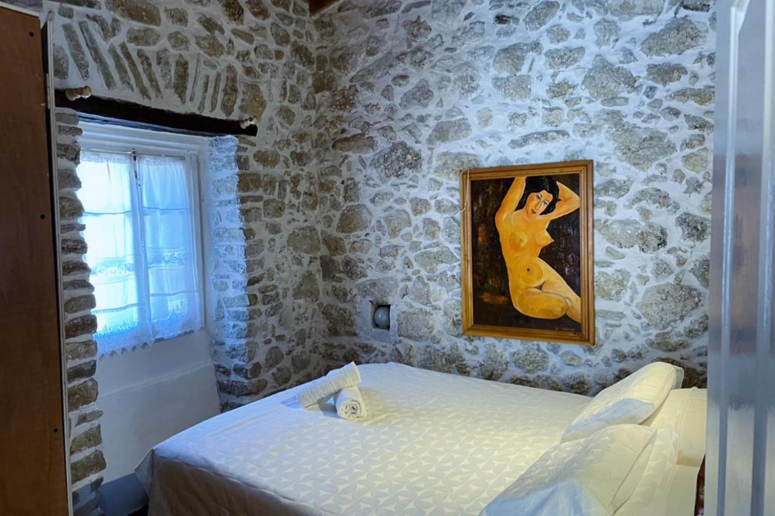Art House Pagoi Sleeps 6 Parking 5 Min To Holiday home