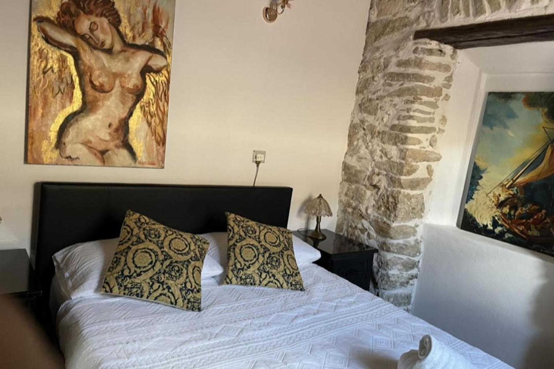 Art House Pagoi Sleeps 6 Parking 5 Min To