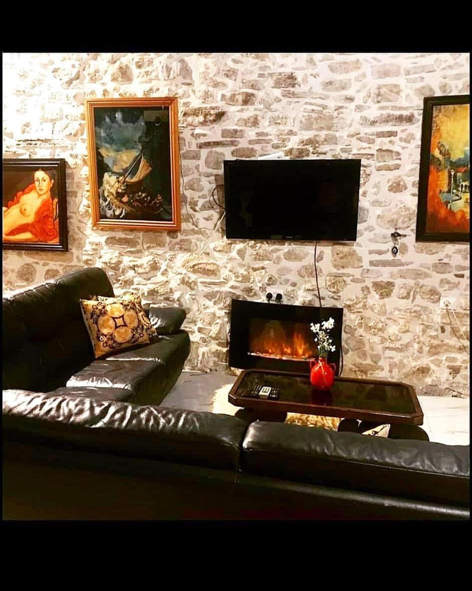 Art House Pagoi Sleeps 6 Parking 5 Min To Agios Georgios Pagon