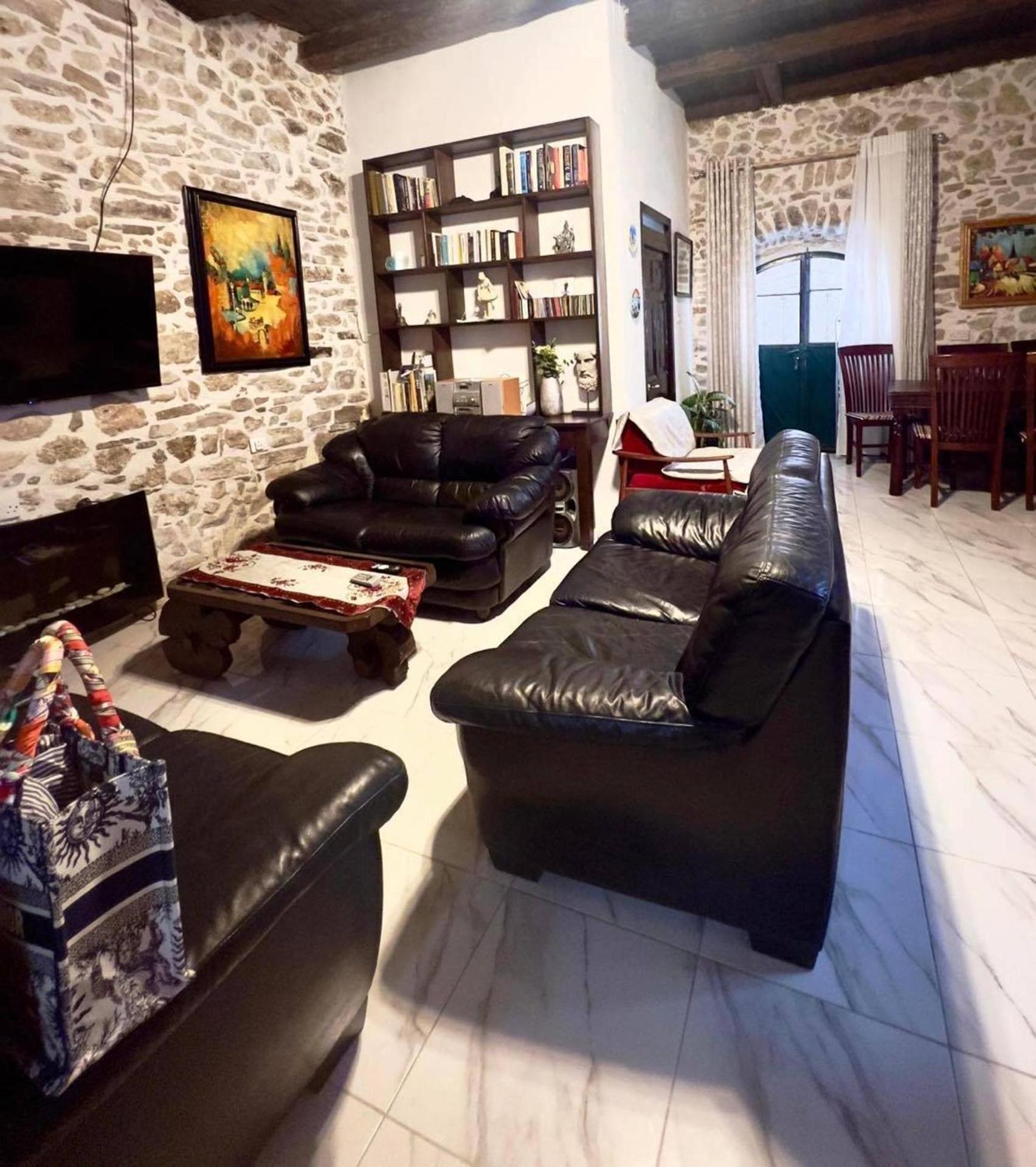 Holiday home Art House Pagoi Sleeps 6 Parking 5 Min To *