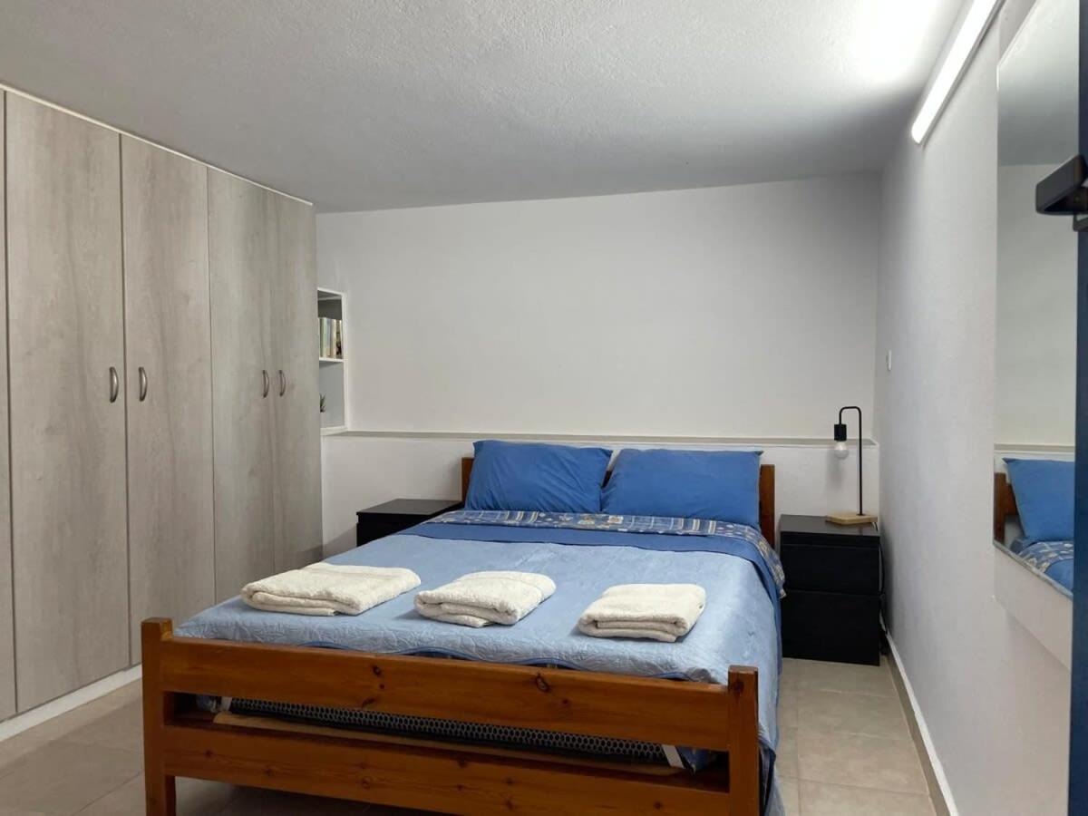 Gorgeous White Marsis In Paros Apartment