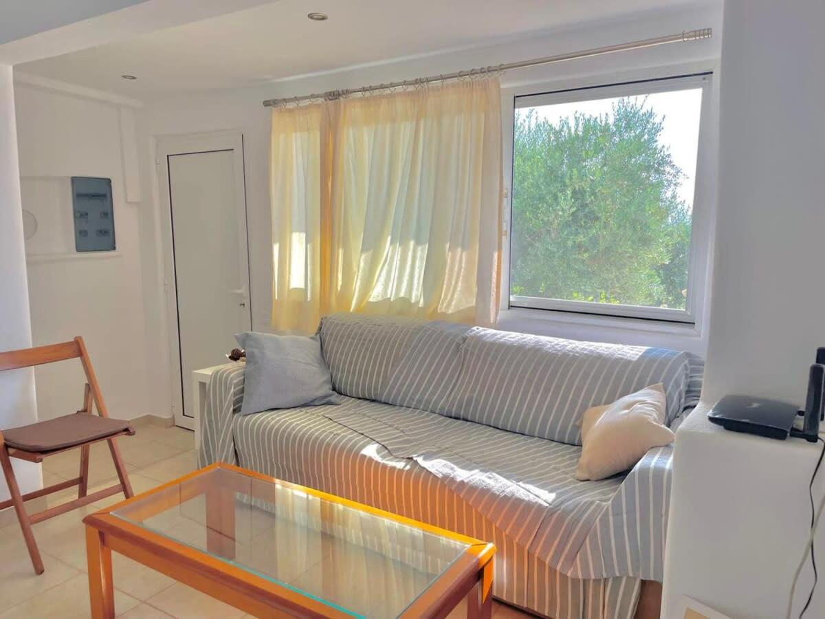 Gorgeous White Marsis In Paros Apartment Glifades