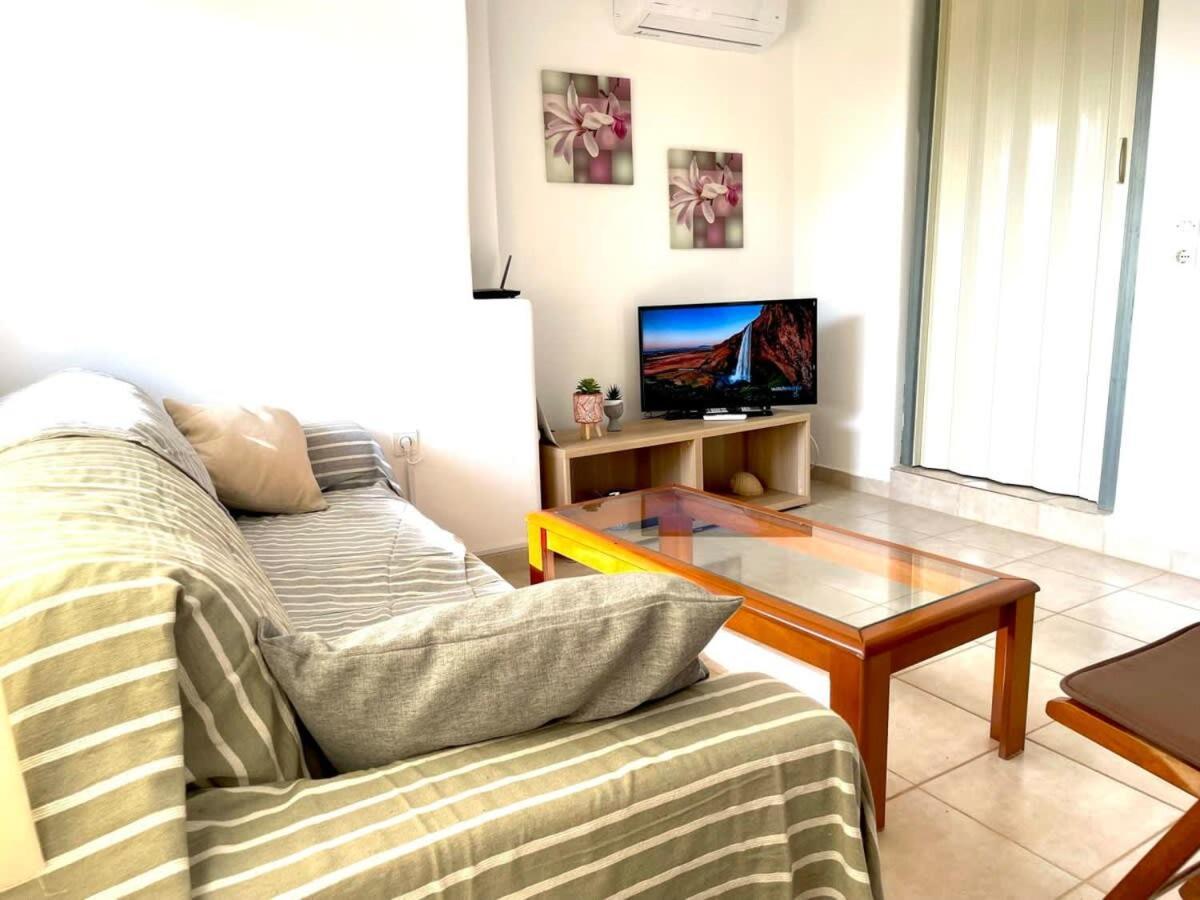 Gorgeous White Marsis In Paros Apartment