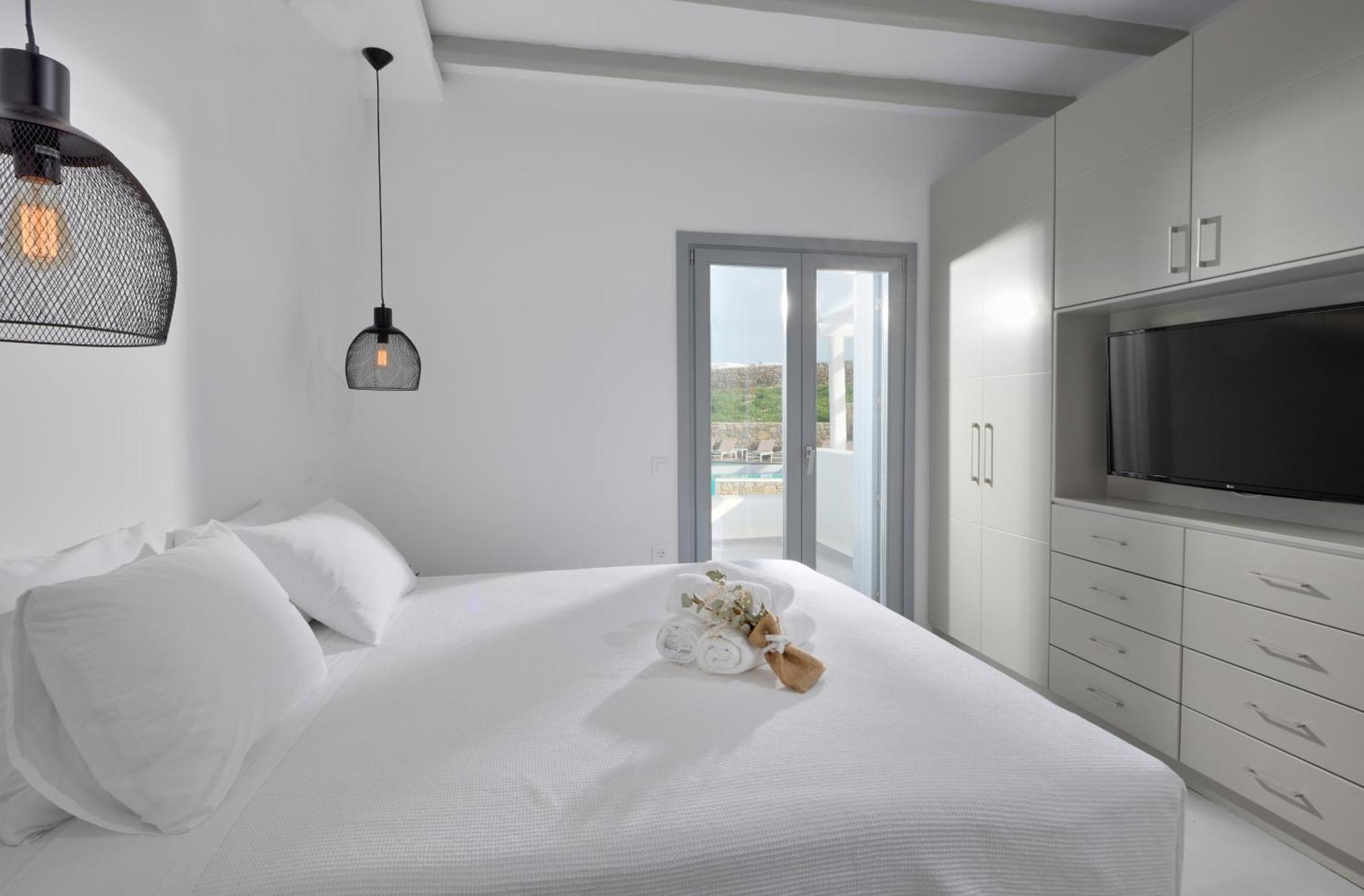 Sapphire 6bed With Pool And Hot Tub In Ornos (Mykonos)