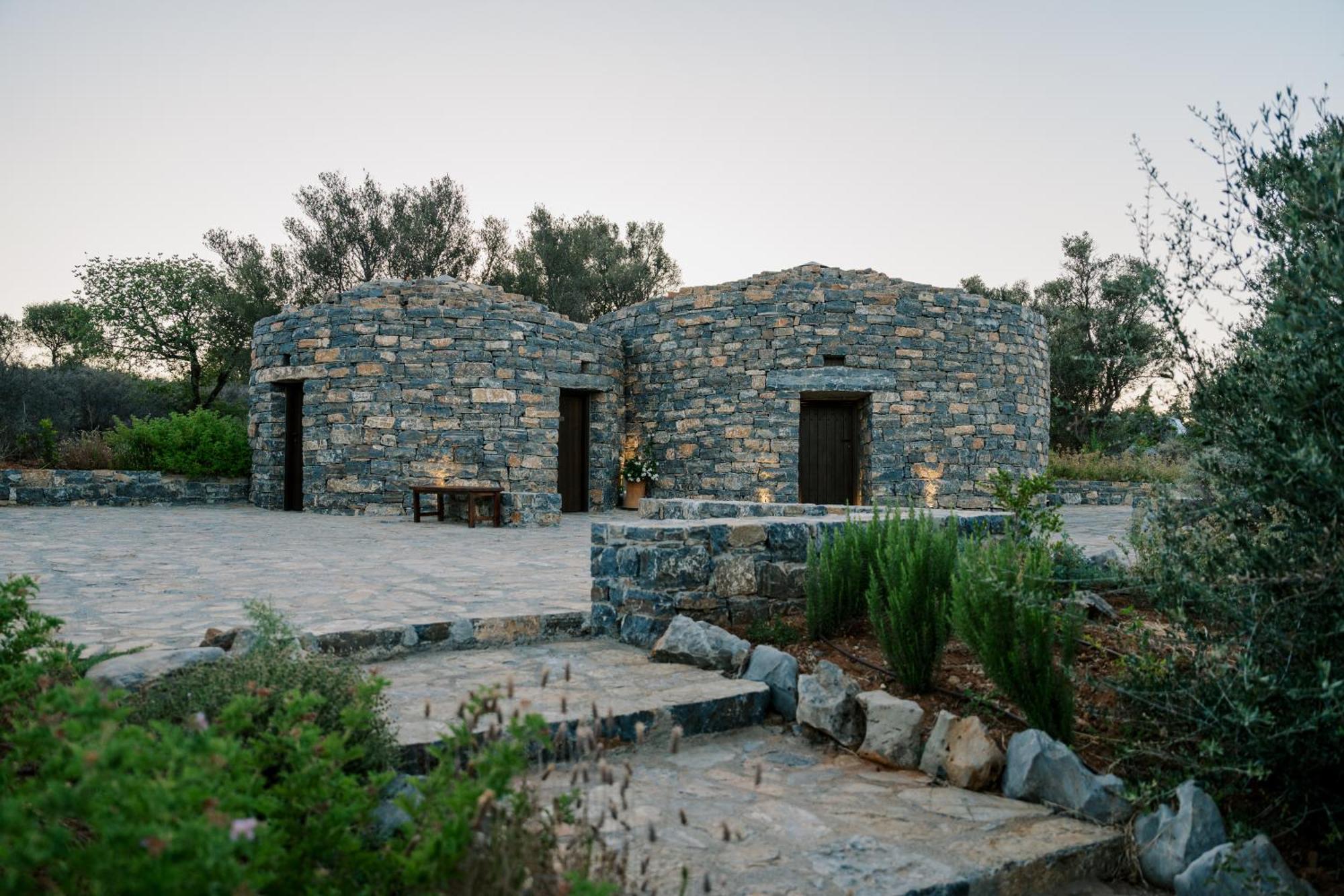 Village Heights 5*