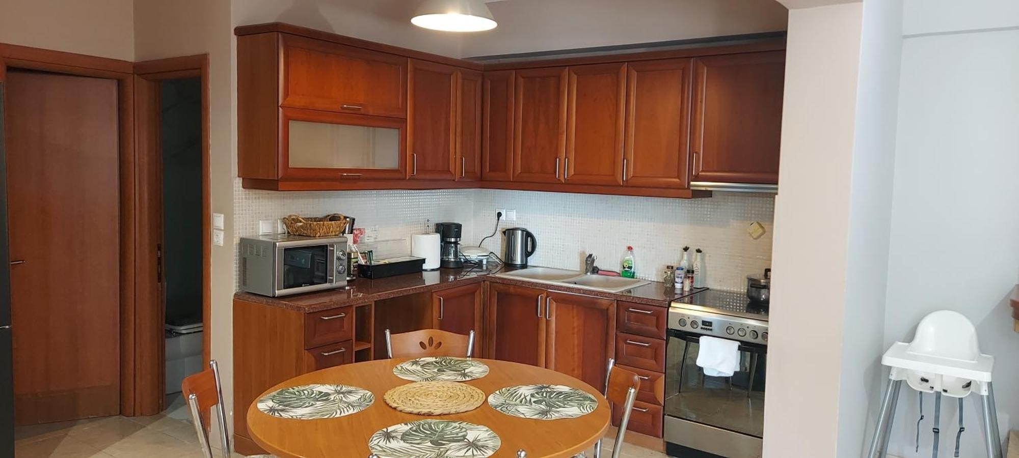 Apartment Airport Friendly House 1 *