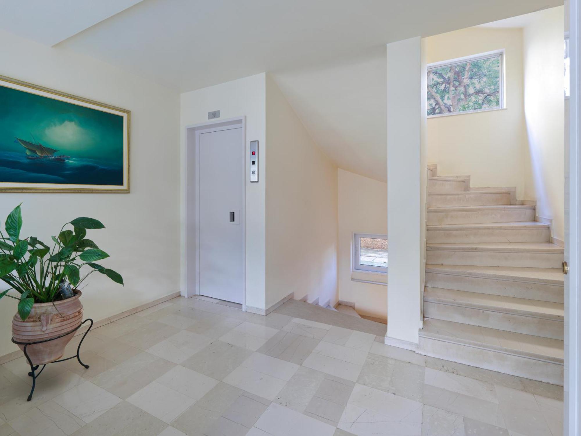 Penthouse & Near Glyfada - Free Parking Athens