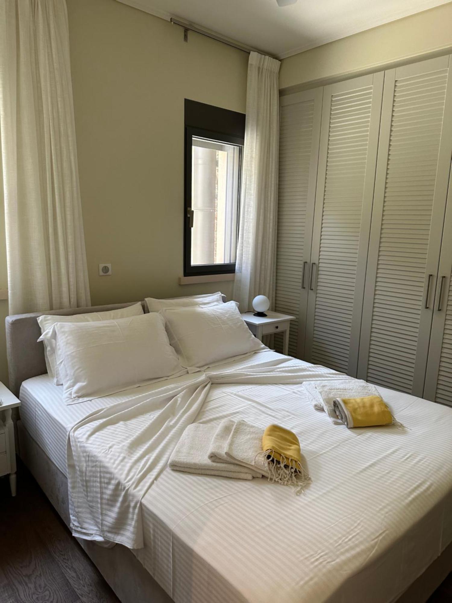 Villa / Sea View And Pool Nearby Athens