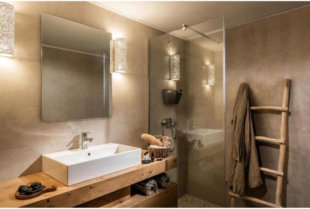 Khroma Luxury 3- Front Apartment *