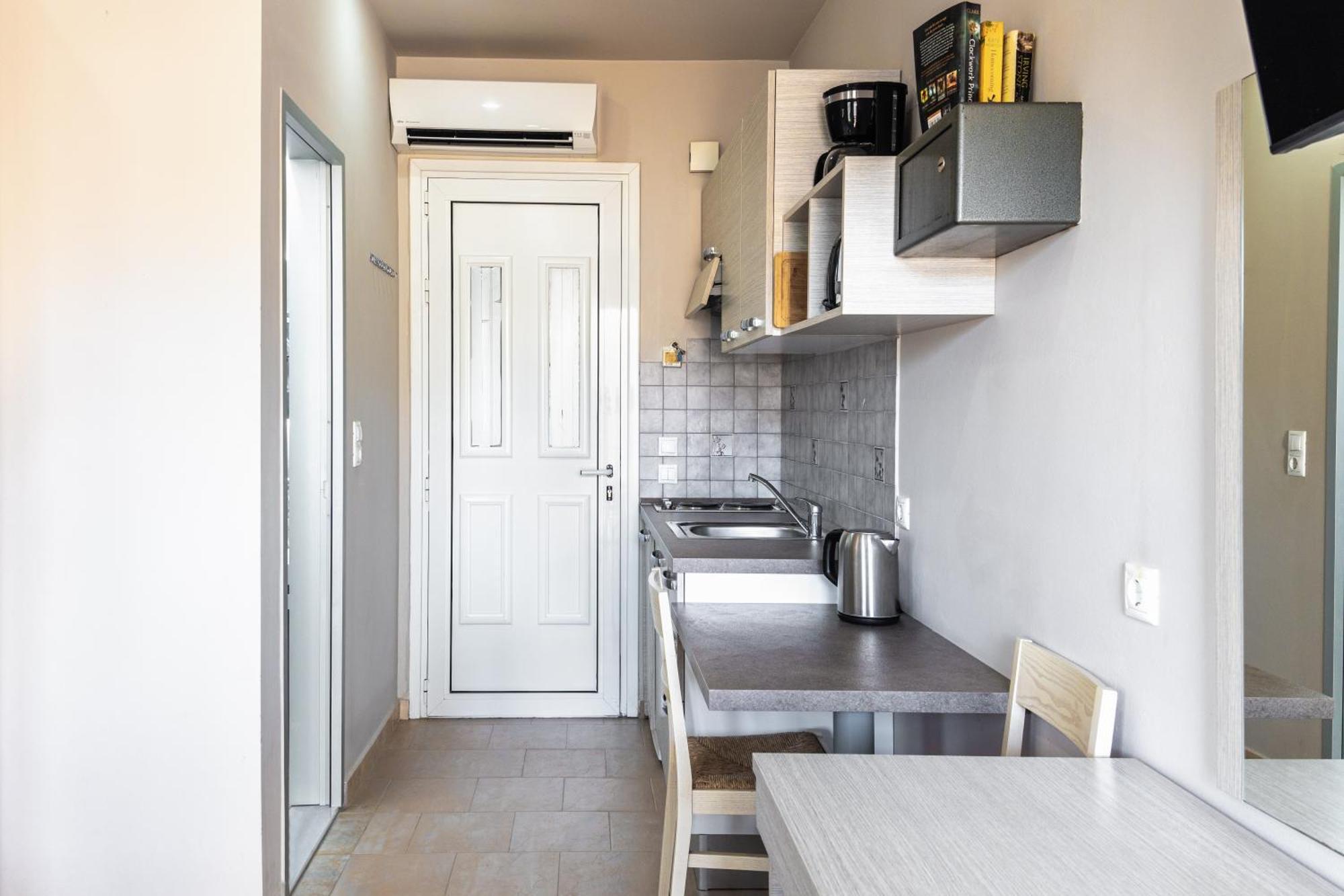 Village Apartment *