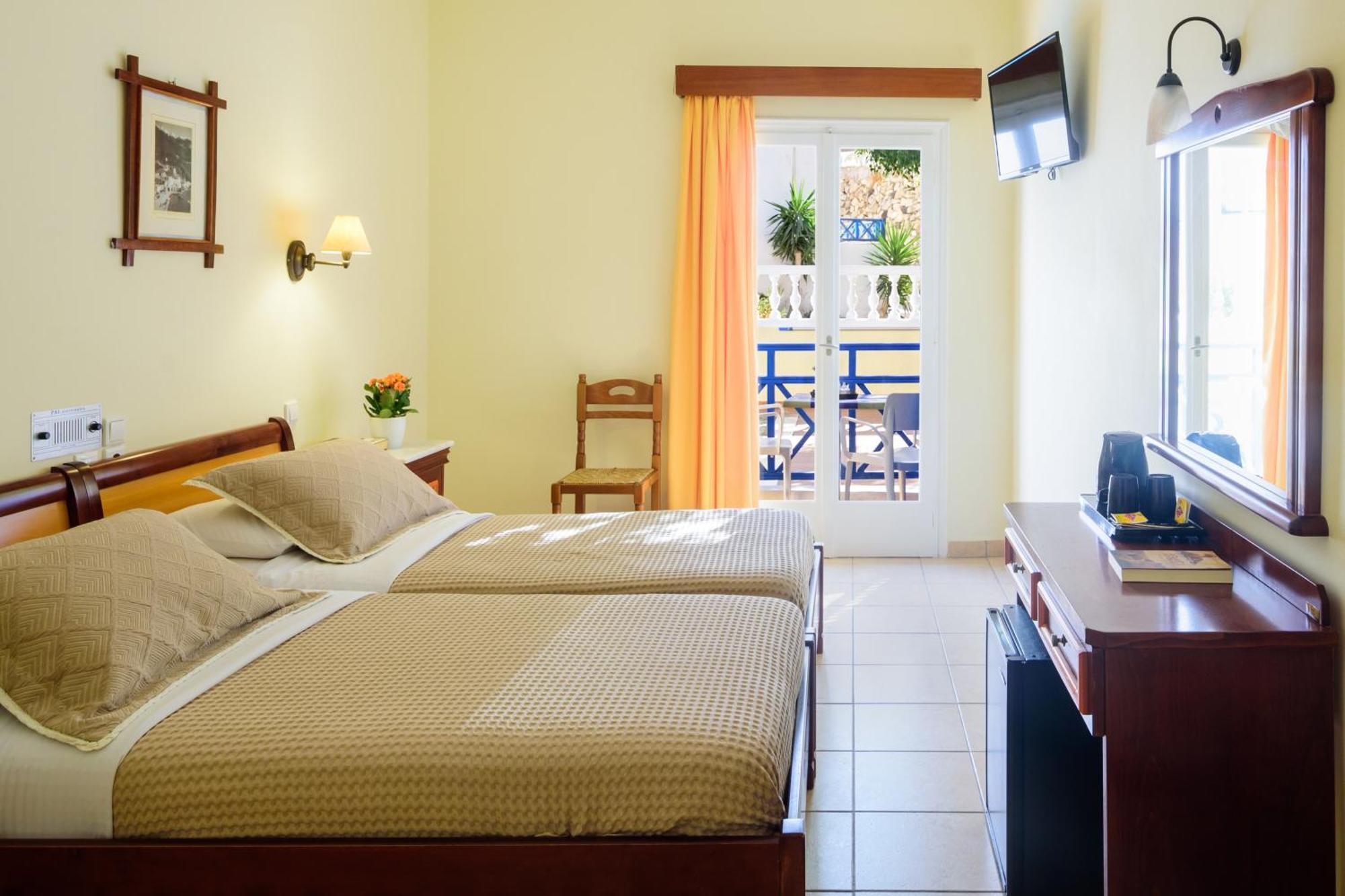 Karidis Hotel Kamari (Santorini)