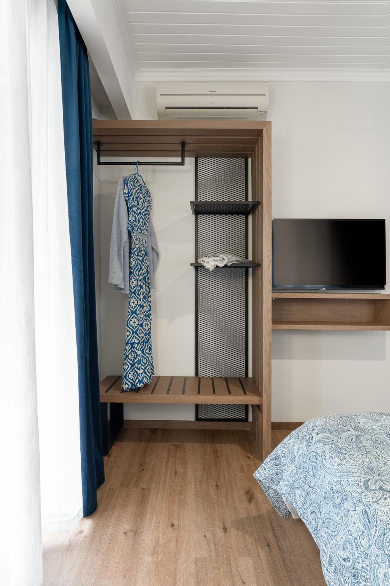 Captain's Seafront Apartment *