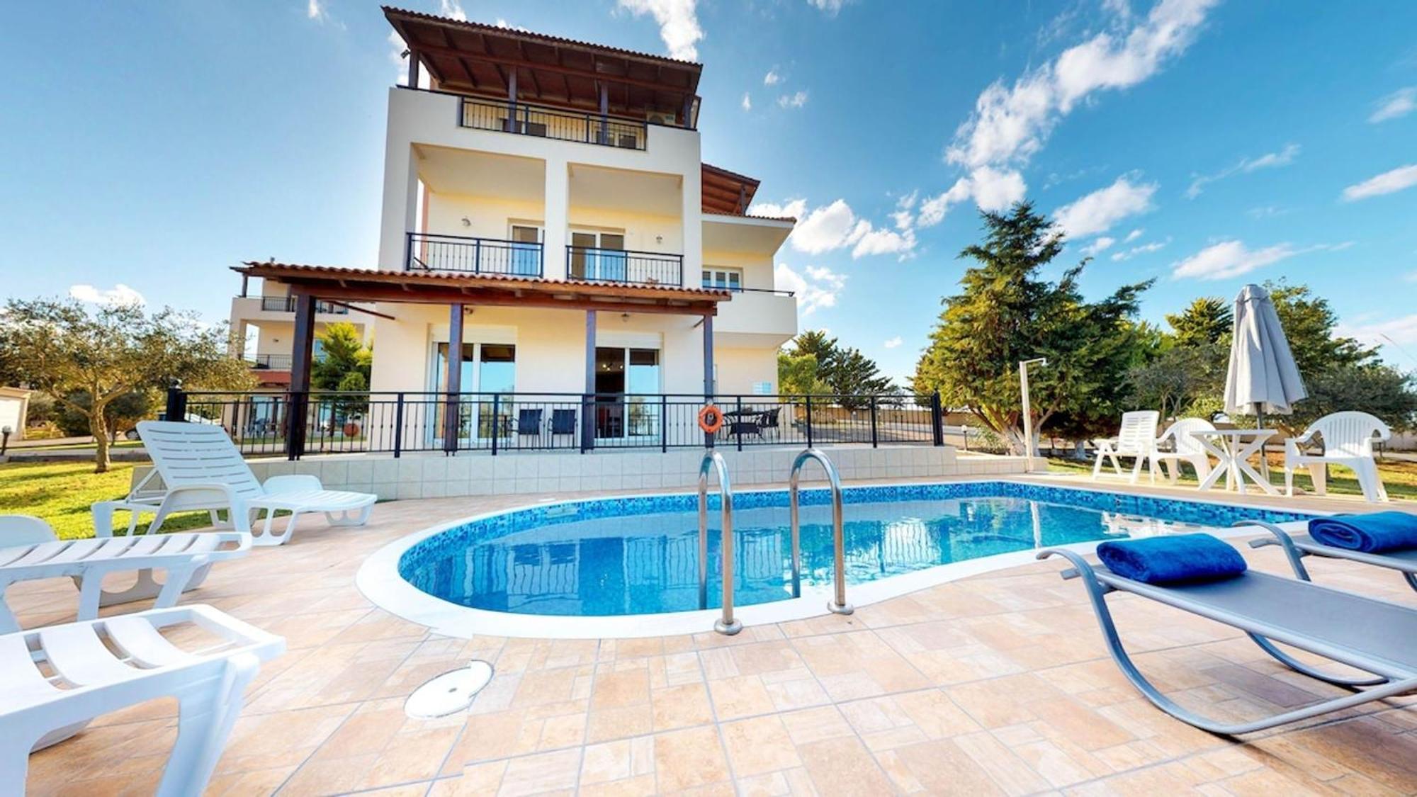 Angelika Two-storey House With Pool For 7 *