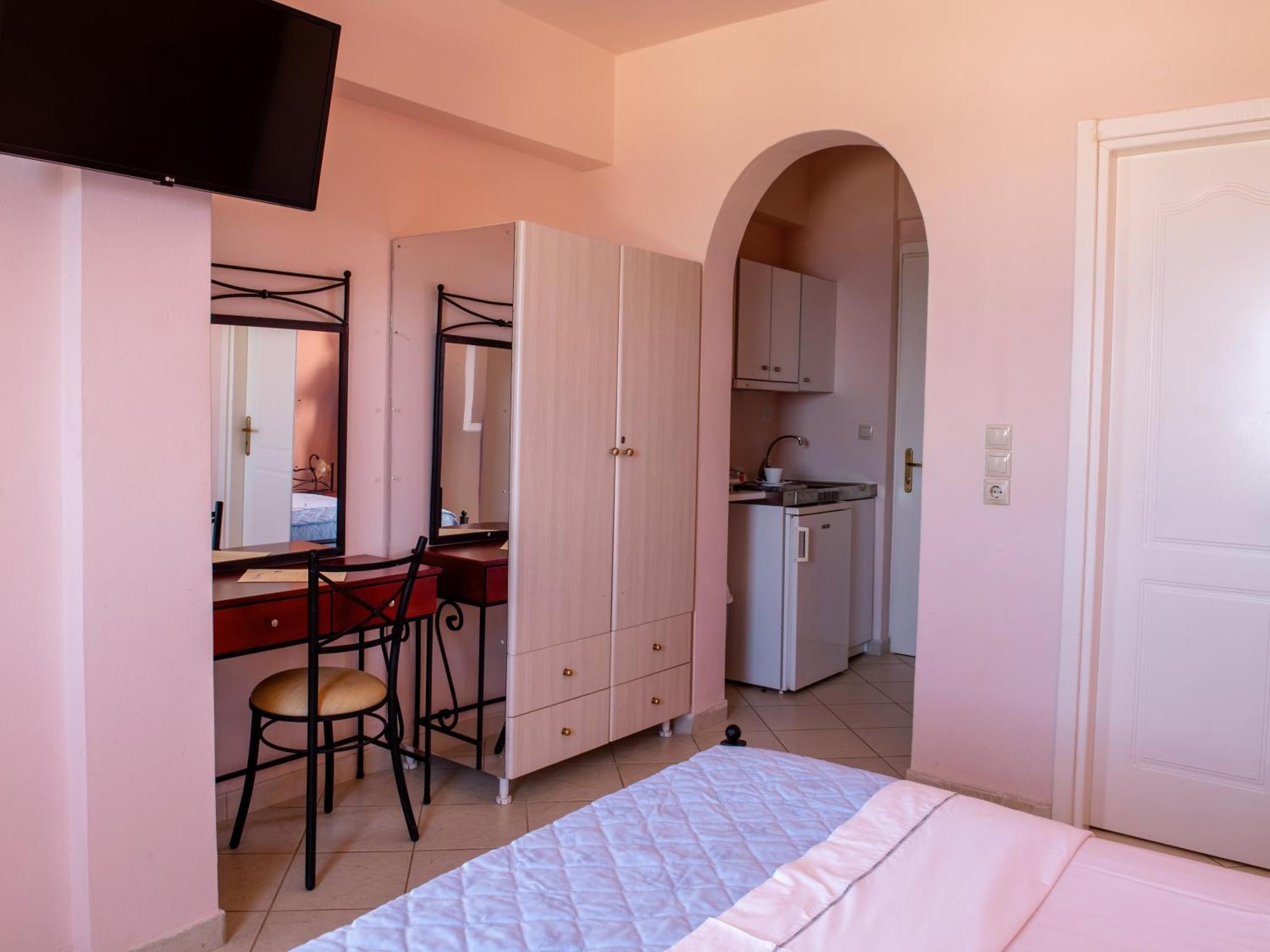Dafnis Apartment Koufonisia