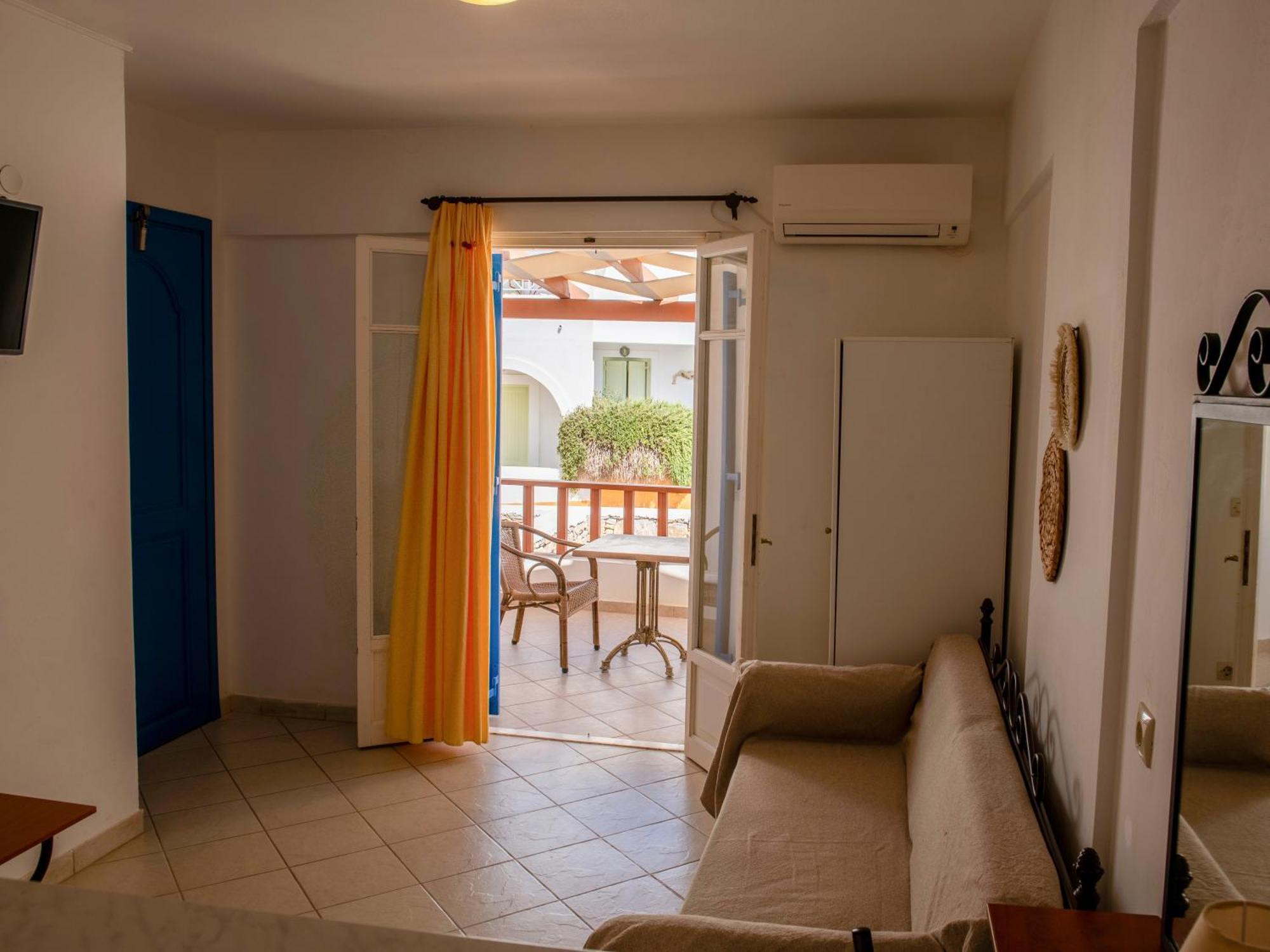 Dafnis Apartment *