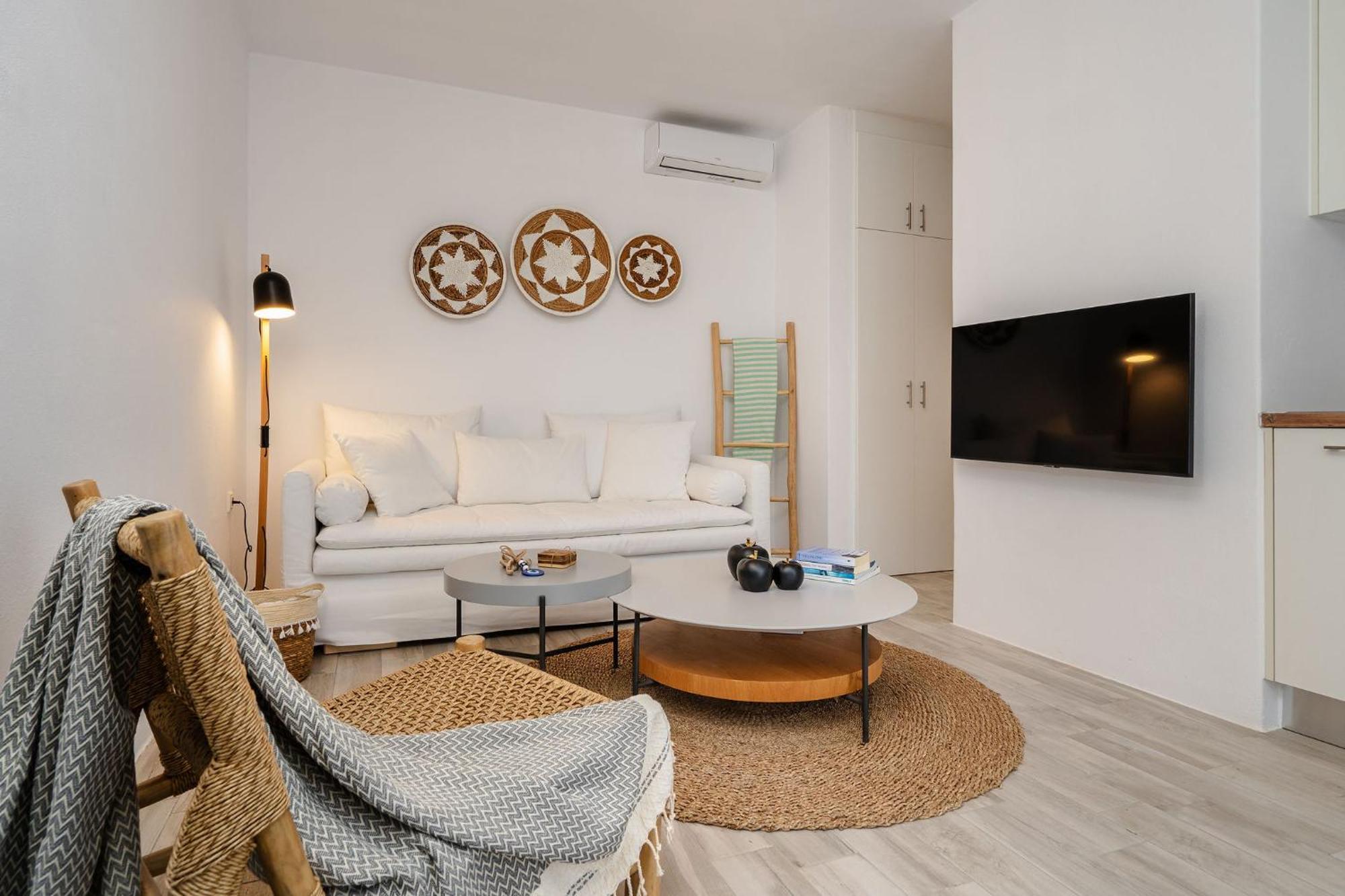 Julie's Luxury Agia Anna (Naxos)