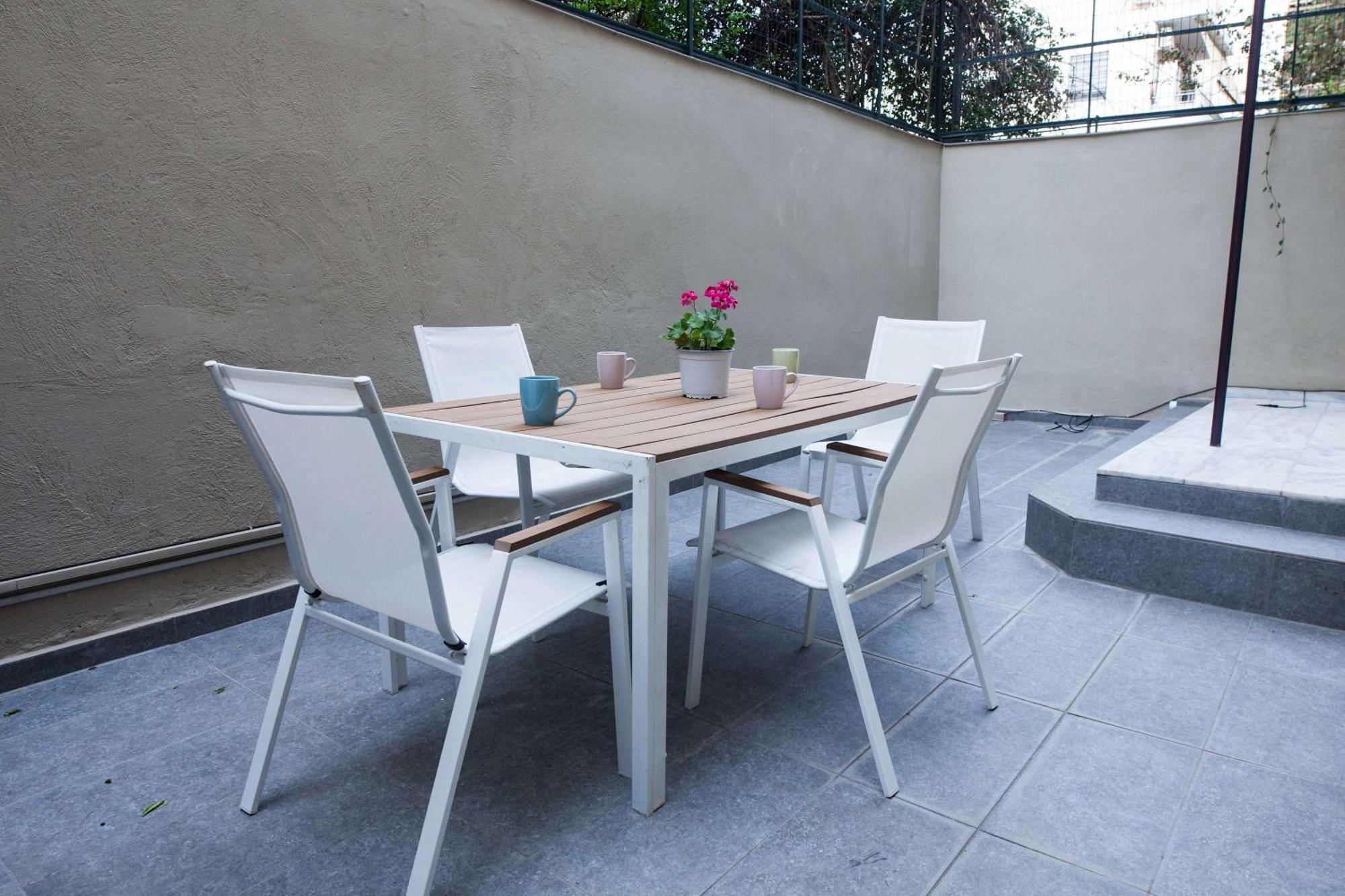 Peaceful With Quiet Private Yard In Kallithea Apartment *
