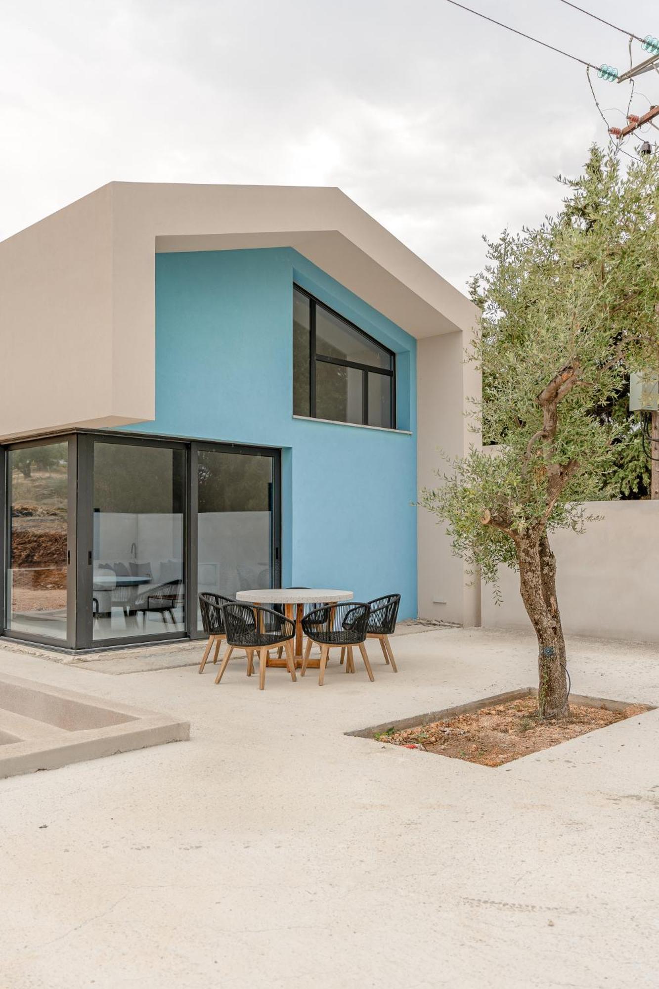 Black Mountain Villa *