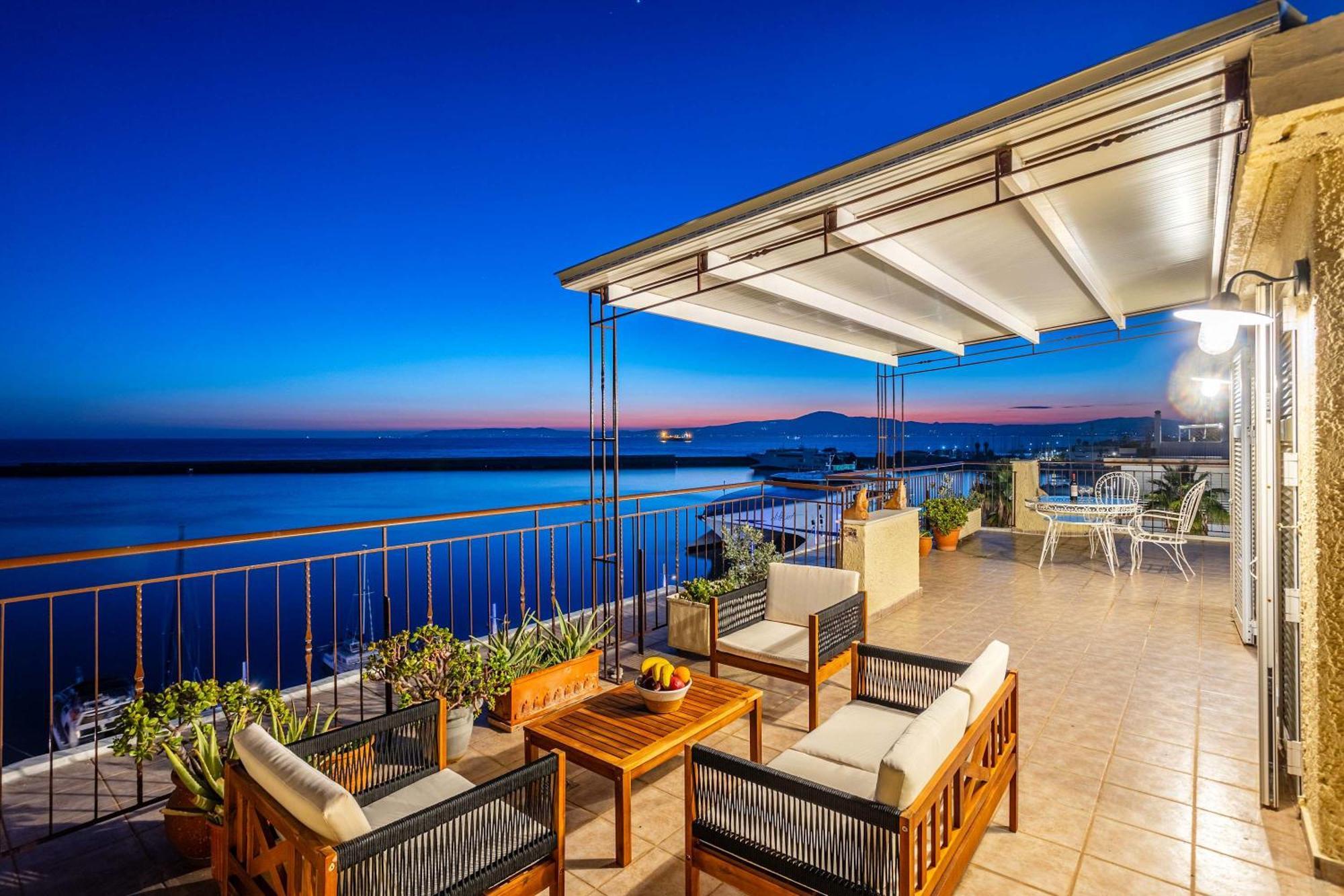 Apartment Beachfront Sunny Penthouse - Seabliss